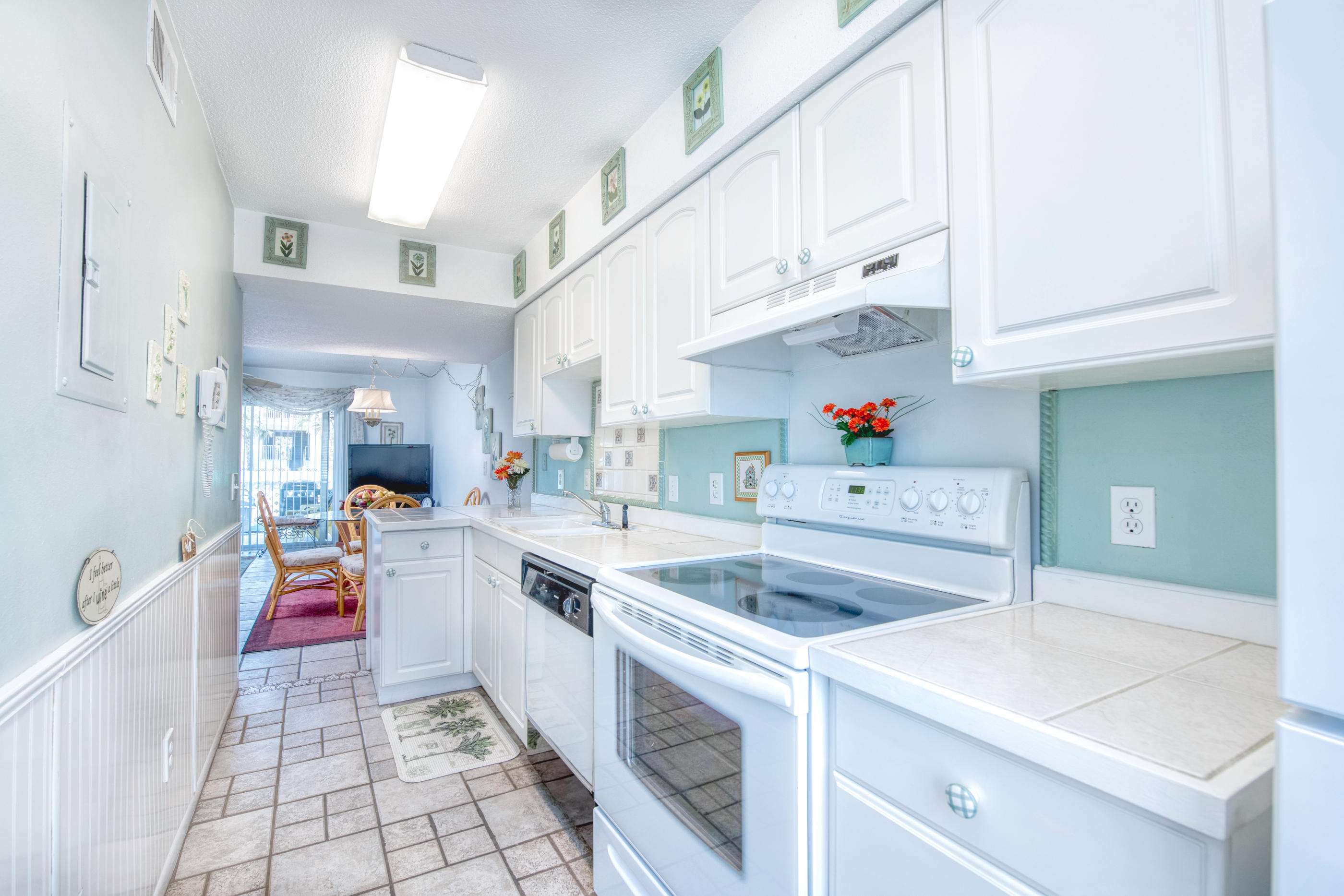 WHISPERING SANDS TOWNHOUSES - Residential