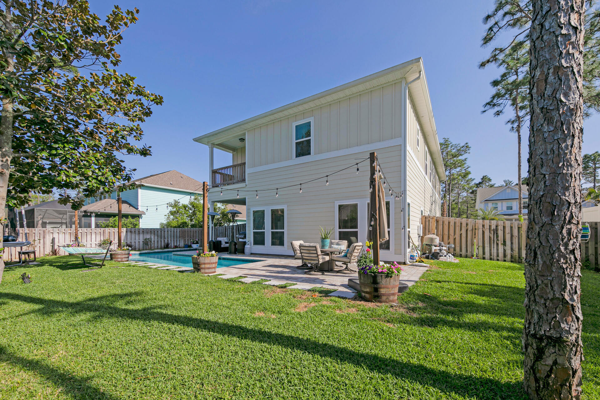 Mussett Bayou Manor - Residential