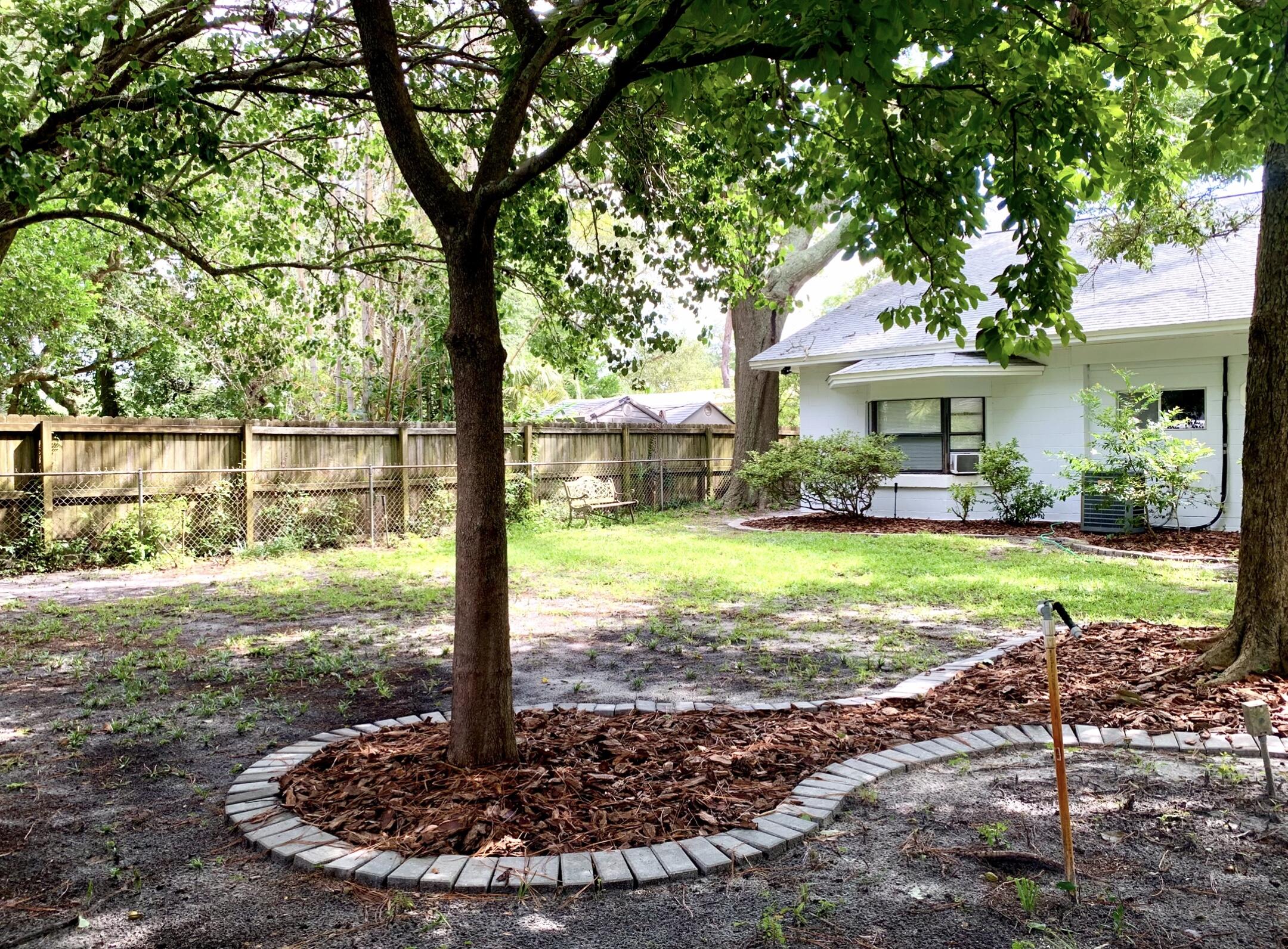 ELLIOTTS POINT 4TH ADDN - Residential