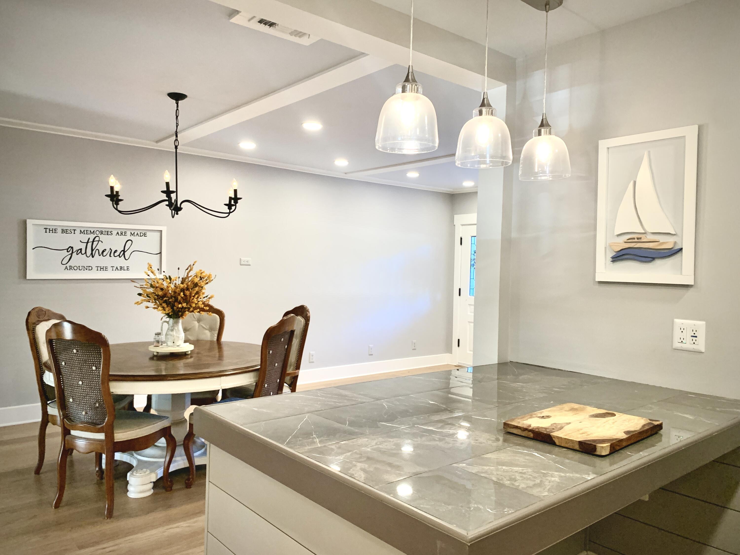 ELLIOTTS POINT 4TH ADDN - Residential