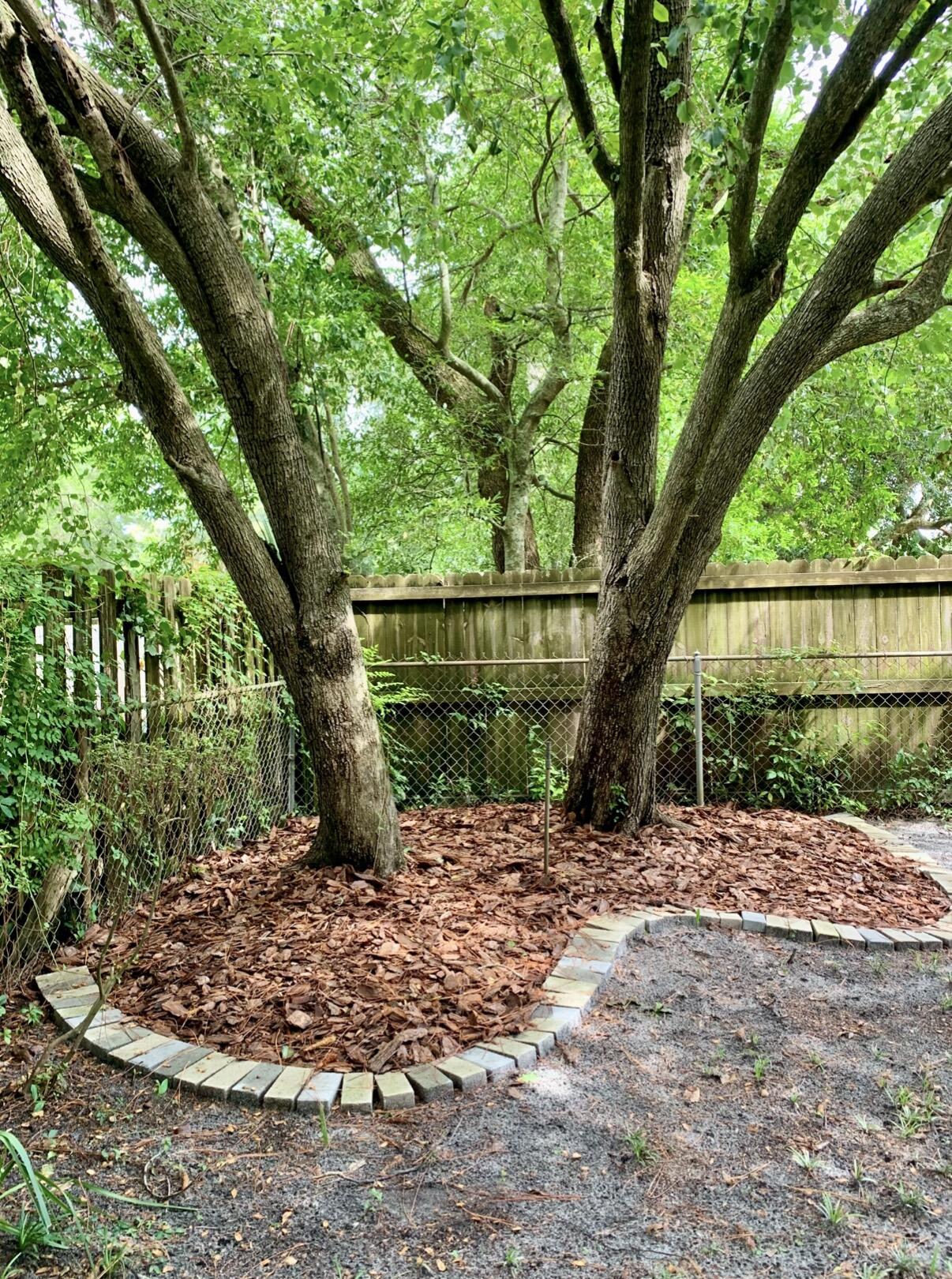 ELLIOTTS POINT 4TH ADDN - Residential