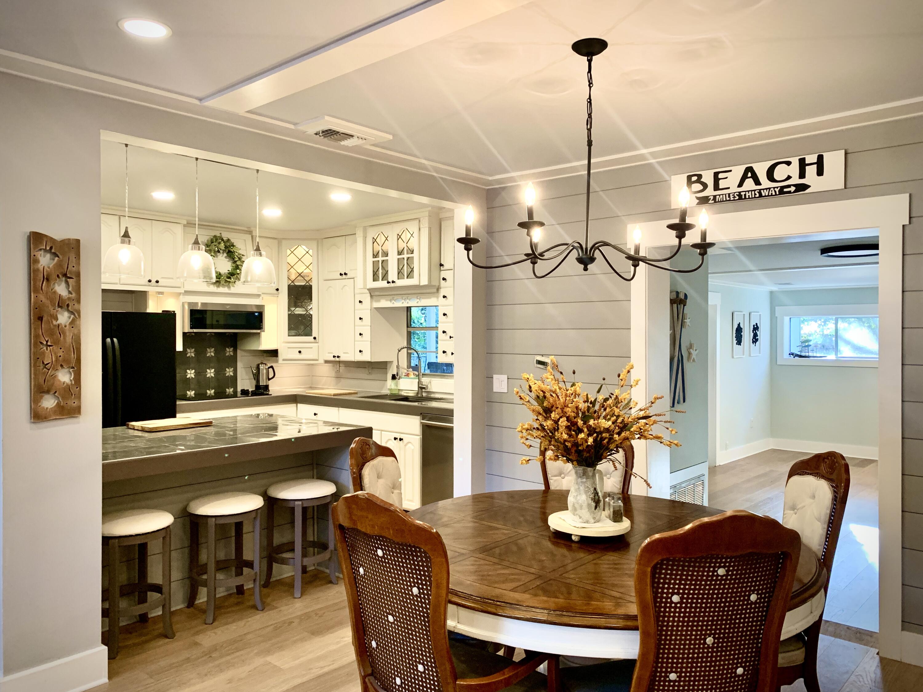 ELLIOTTS POINT 4TH ADDN - Residential