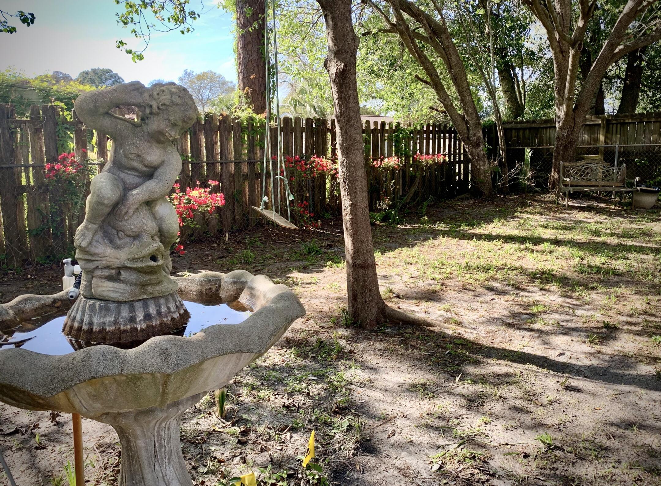 ELLIOTTS POINT 4TH ADDN - Residential