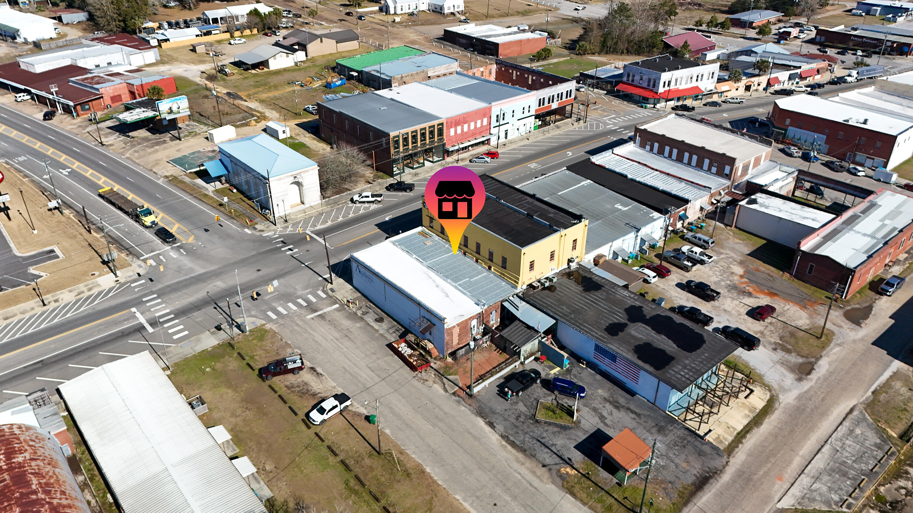 Main image without alt text