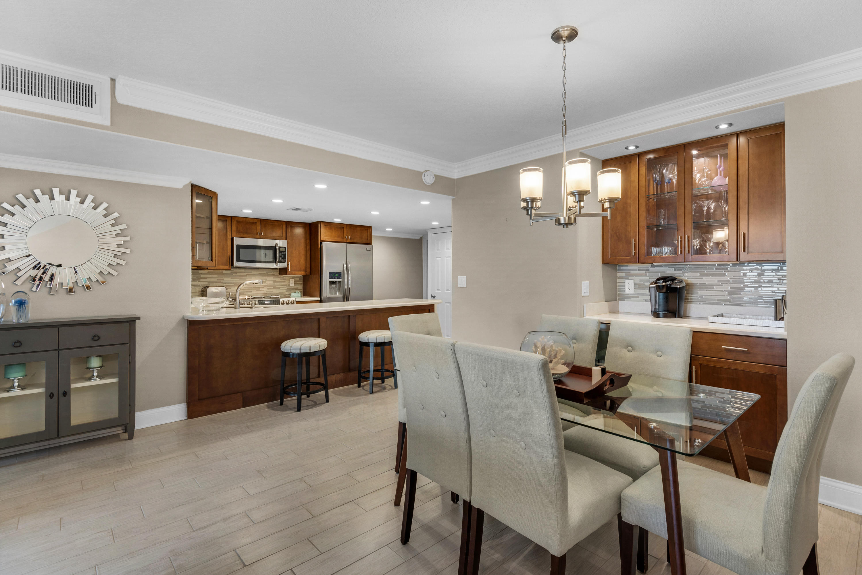 HOLIDAY SURF & RACQUET CLUB - Residential