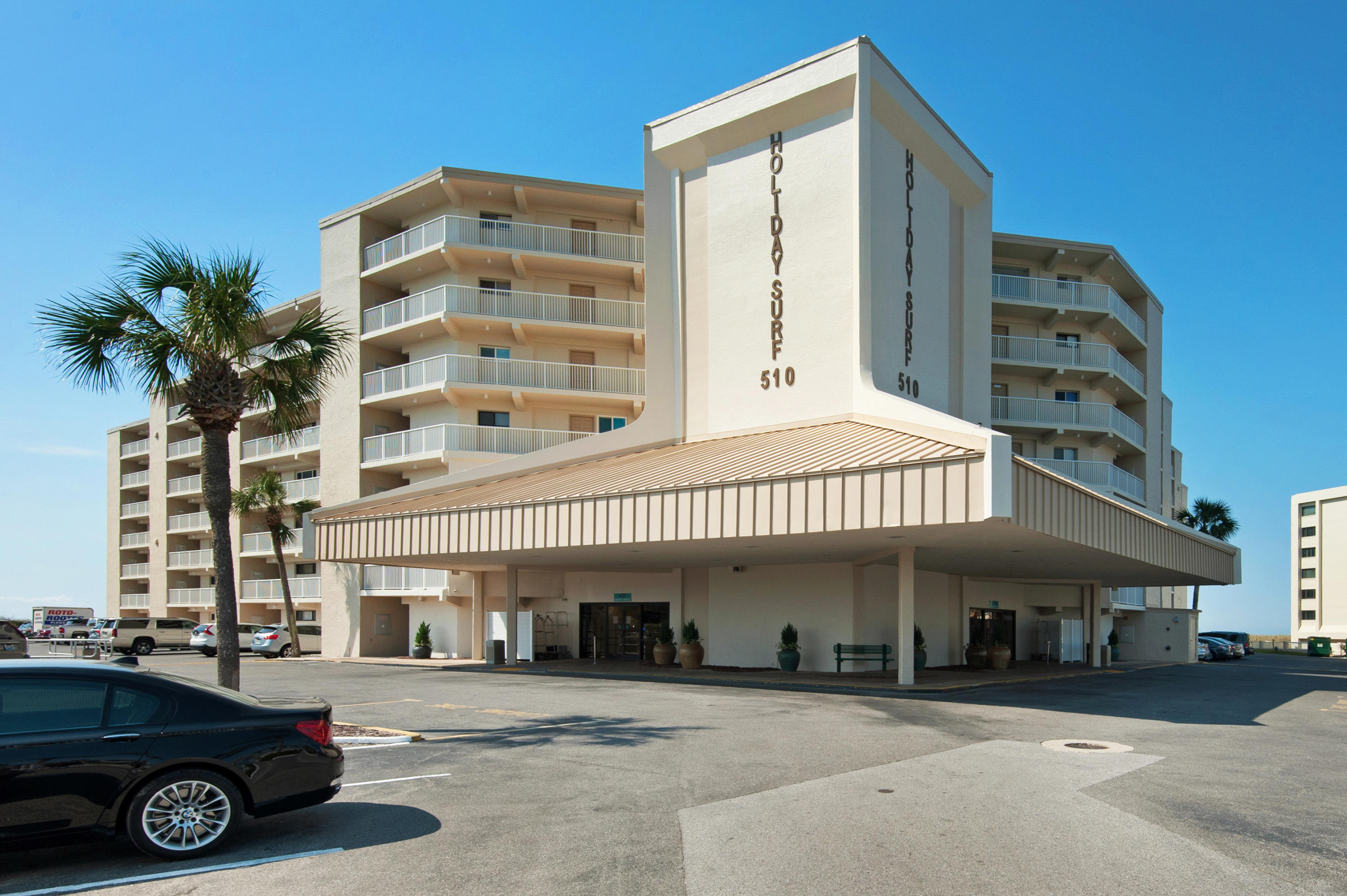 HOLIDAY SURF & RACQUET CLUB - Residential