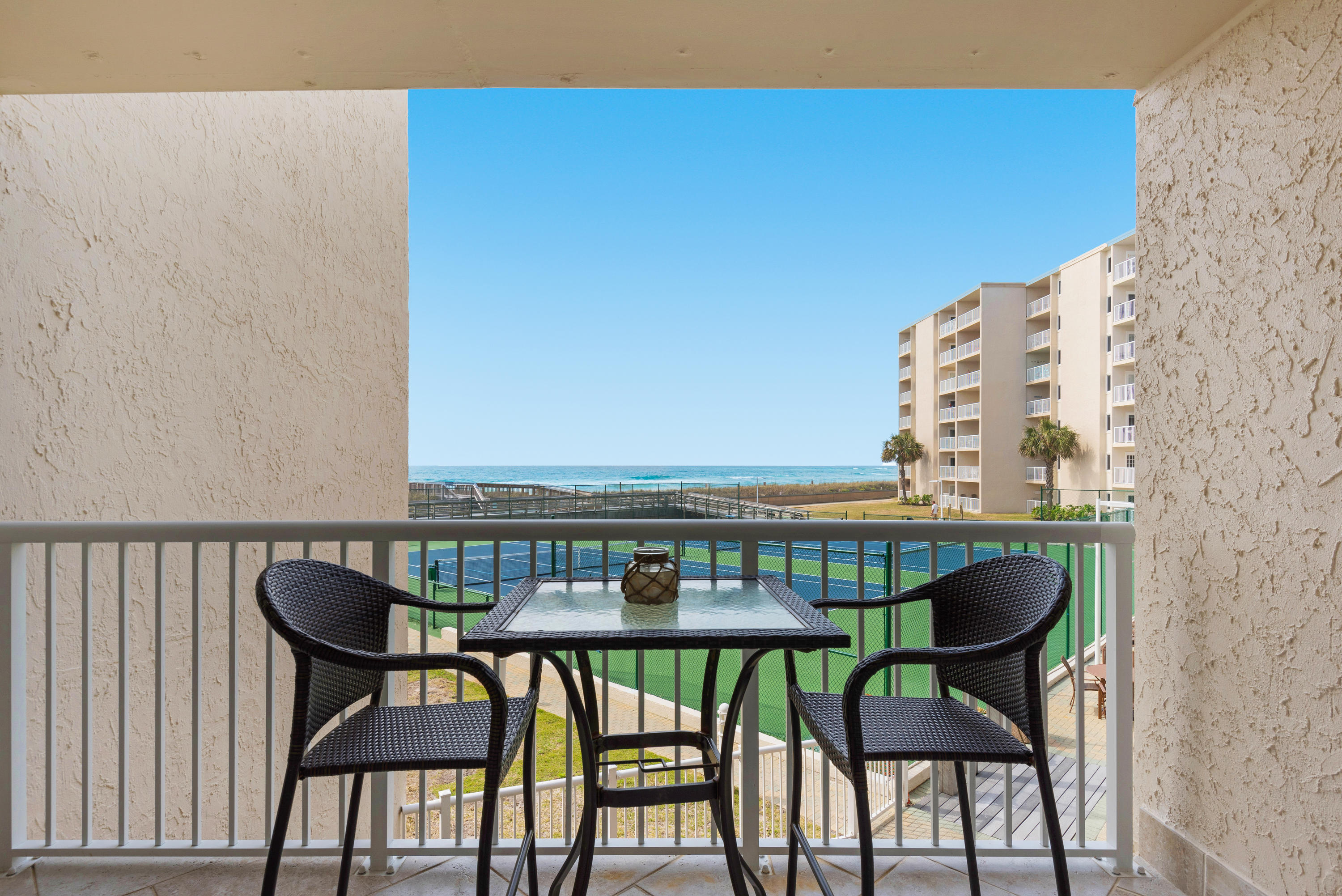HOLIDAY SURF & RACQUET CLUB - Residential