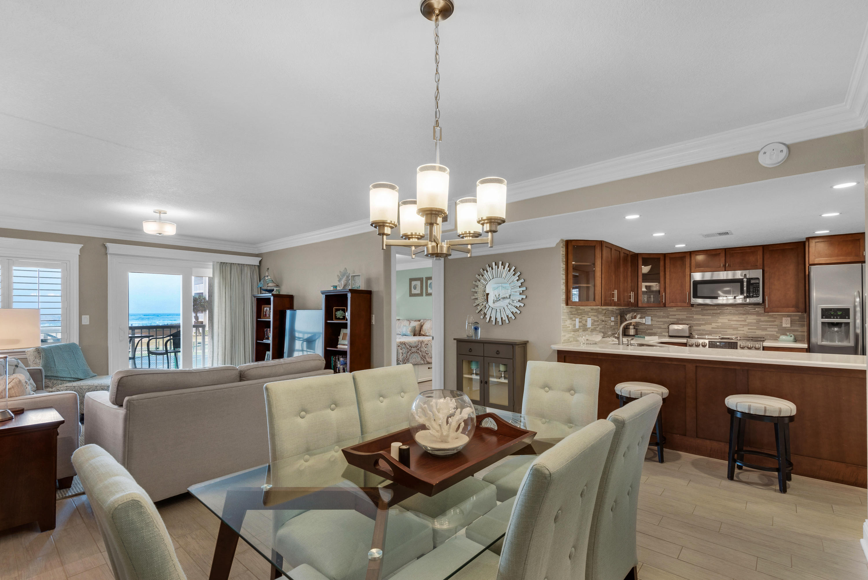 HOLIDAY SURF & RACQUET CLUB - Residential