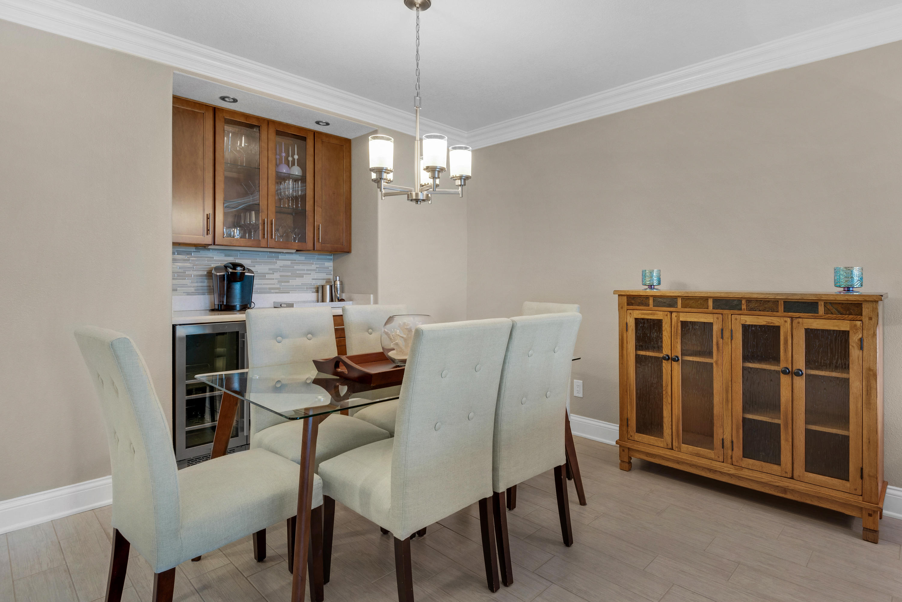 HOLIDAY SURF & RACQUET CLUB - Residential