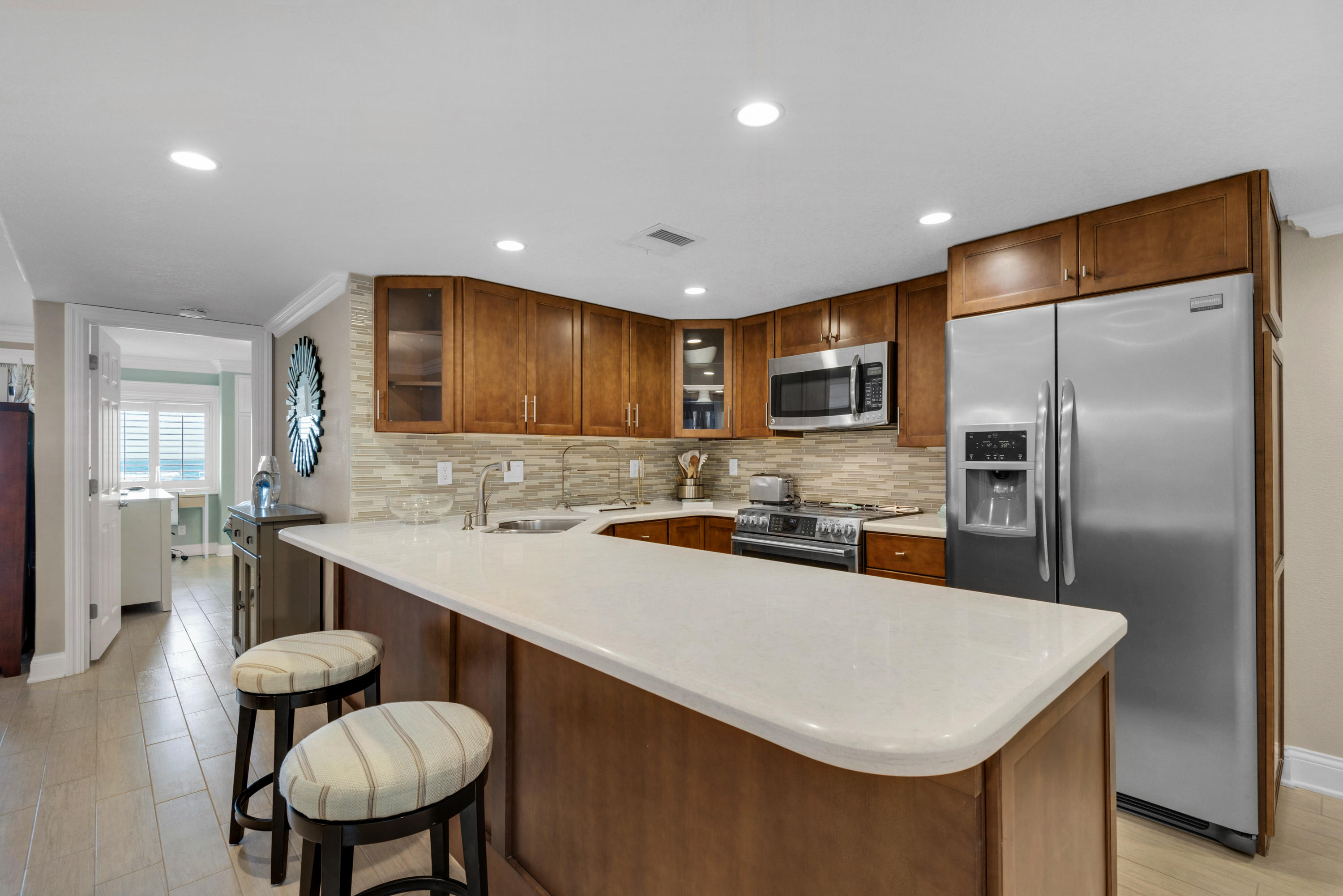 HOLIDAY SURF & RACQUET CLUB - Residential