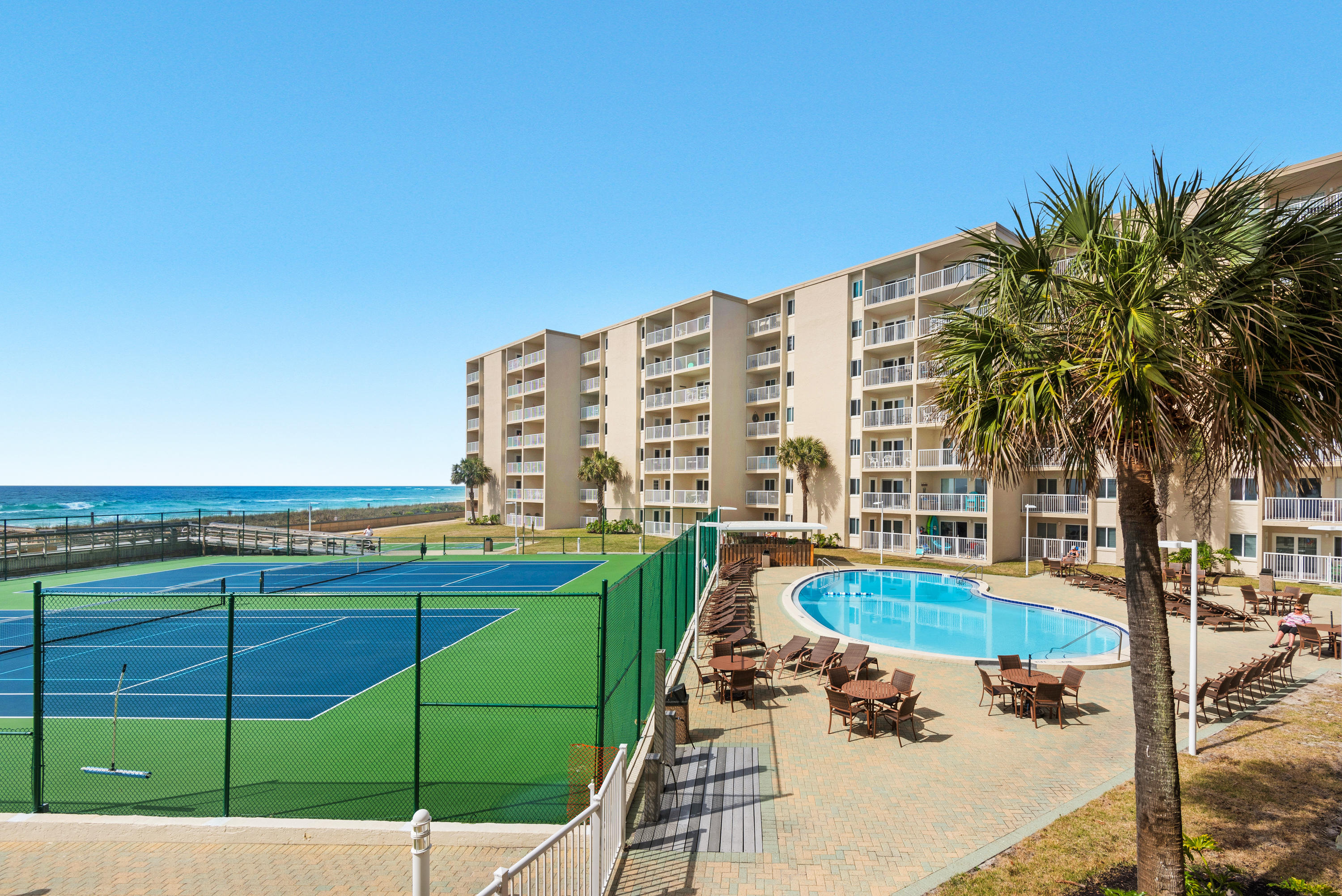 HOLIDAY SURF & RACQUET CLUB - Residential