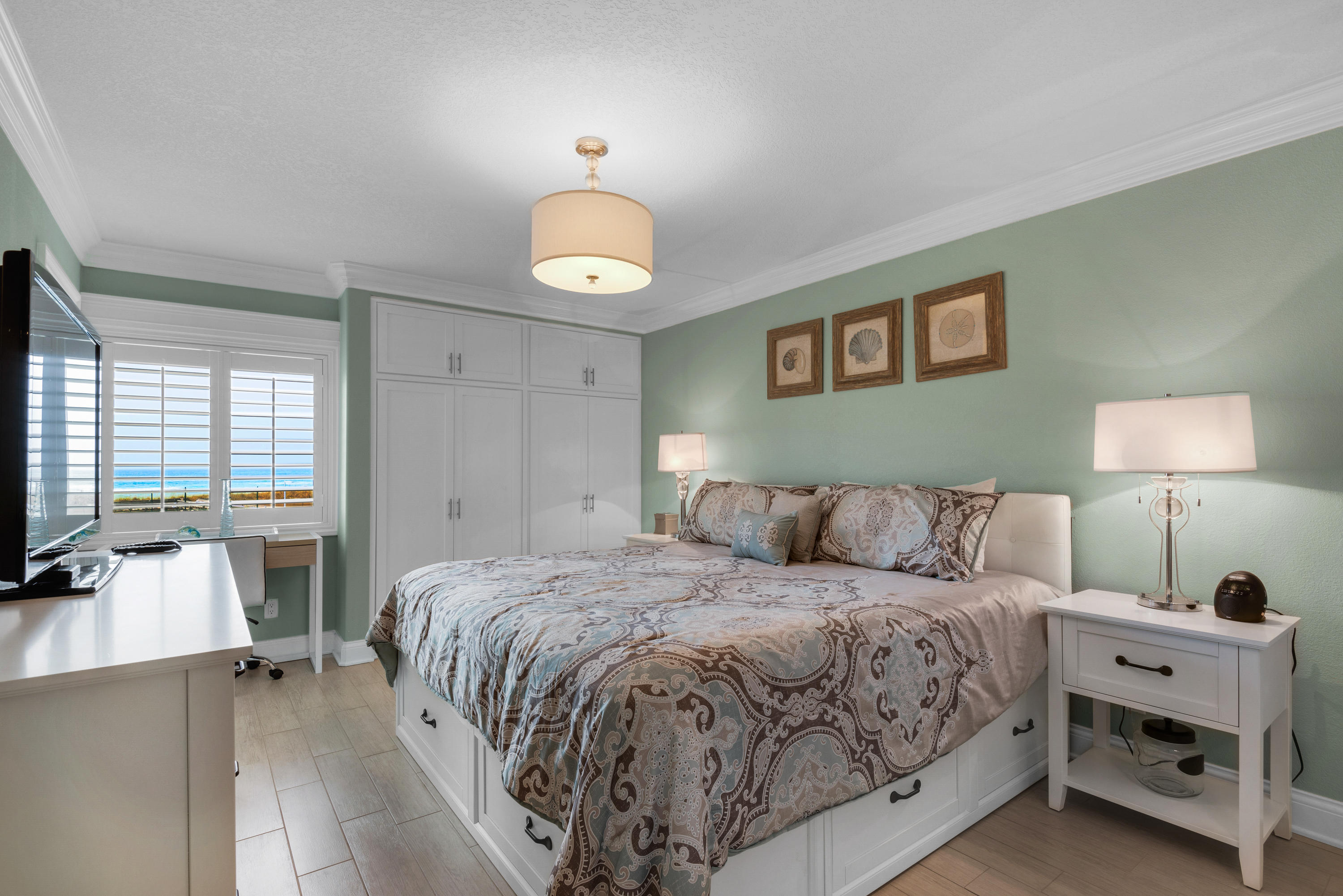 HOLIDAY SURF & RACQUET CLUB - Residential