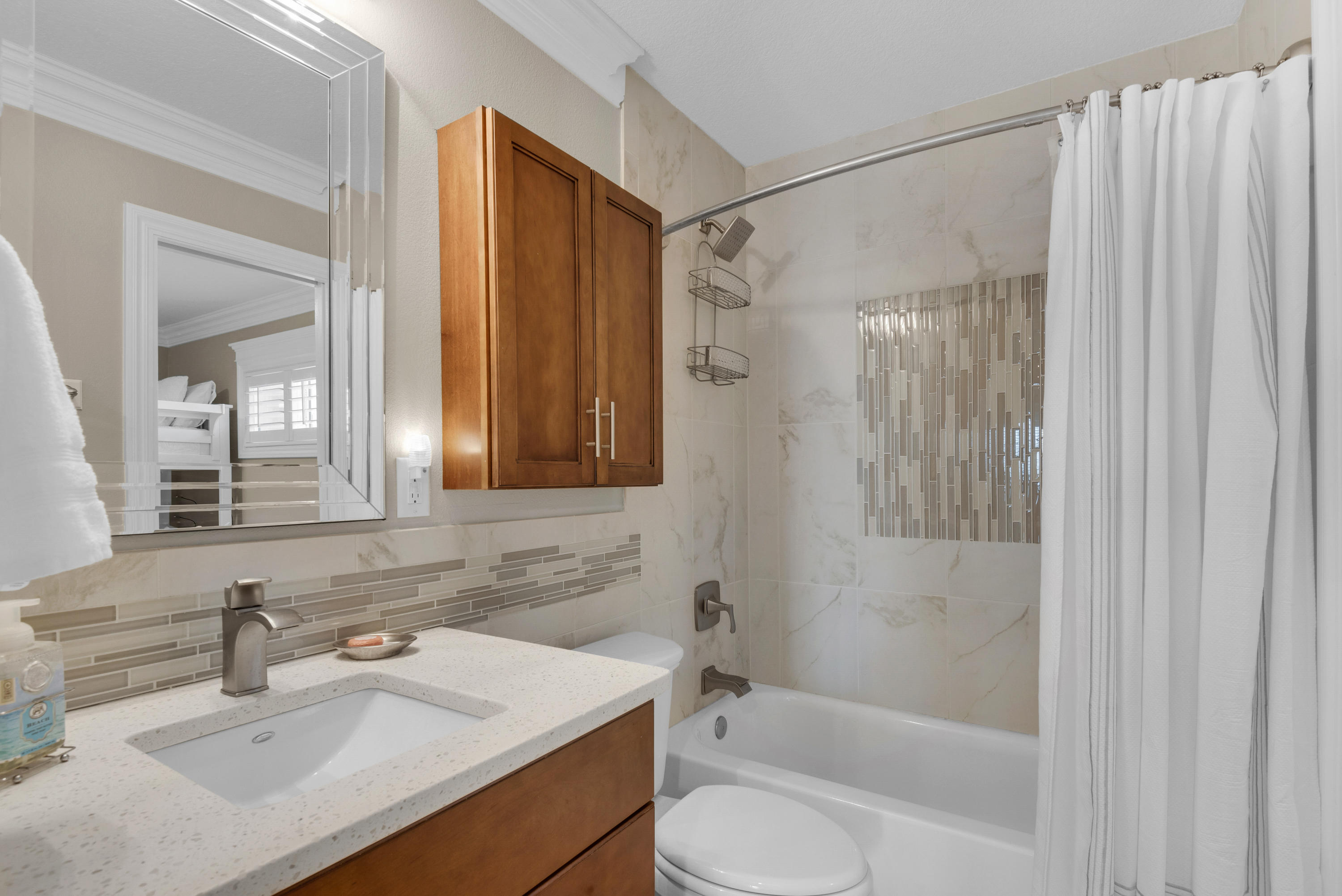 HOLIDAY SURF & RACQUET CLUB - Residential