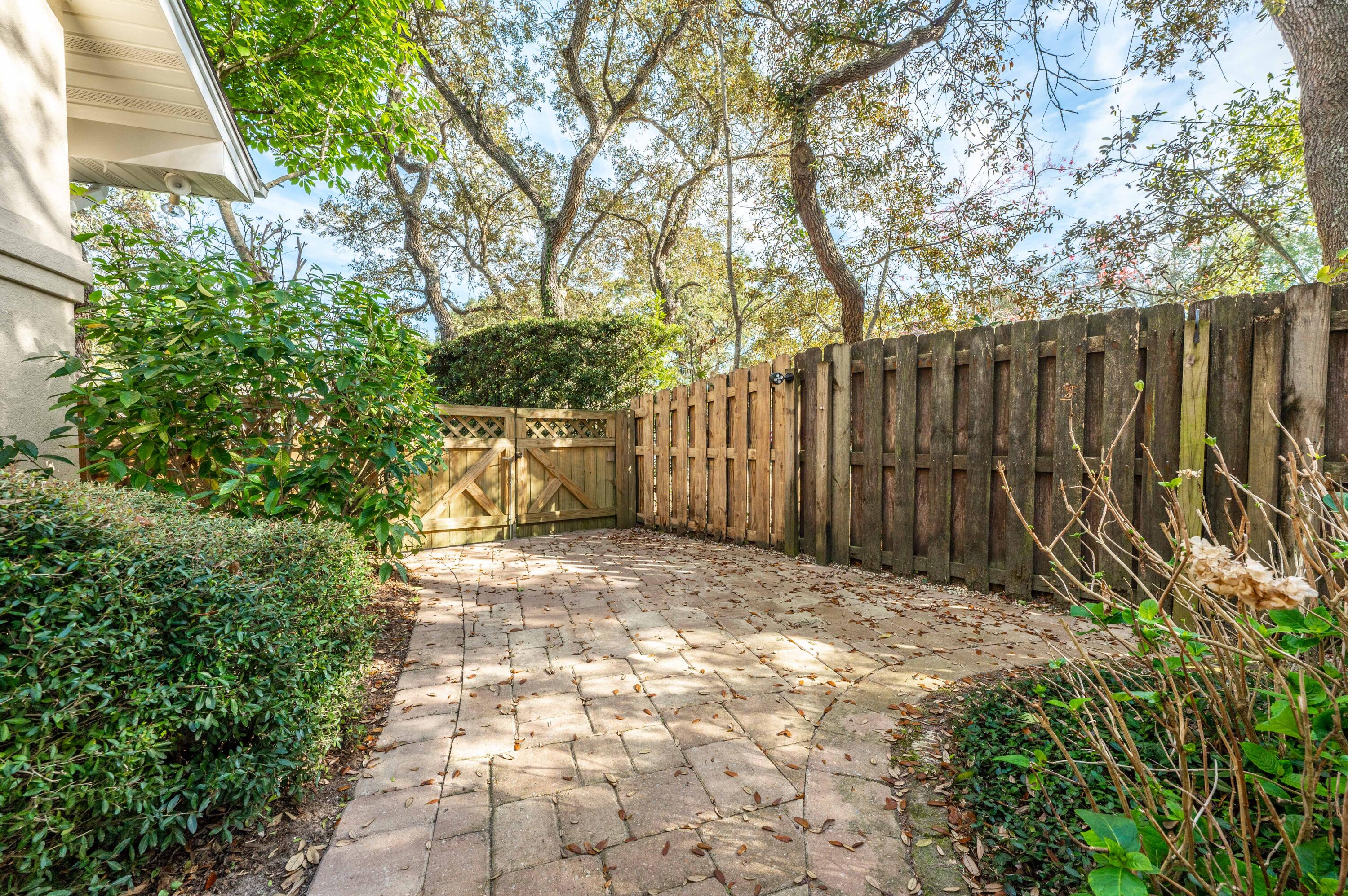 LAKE POINTE - Residential