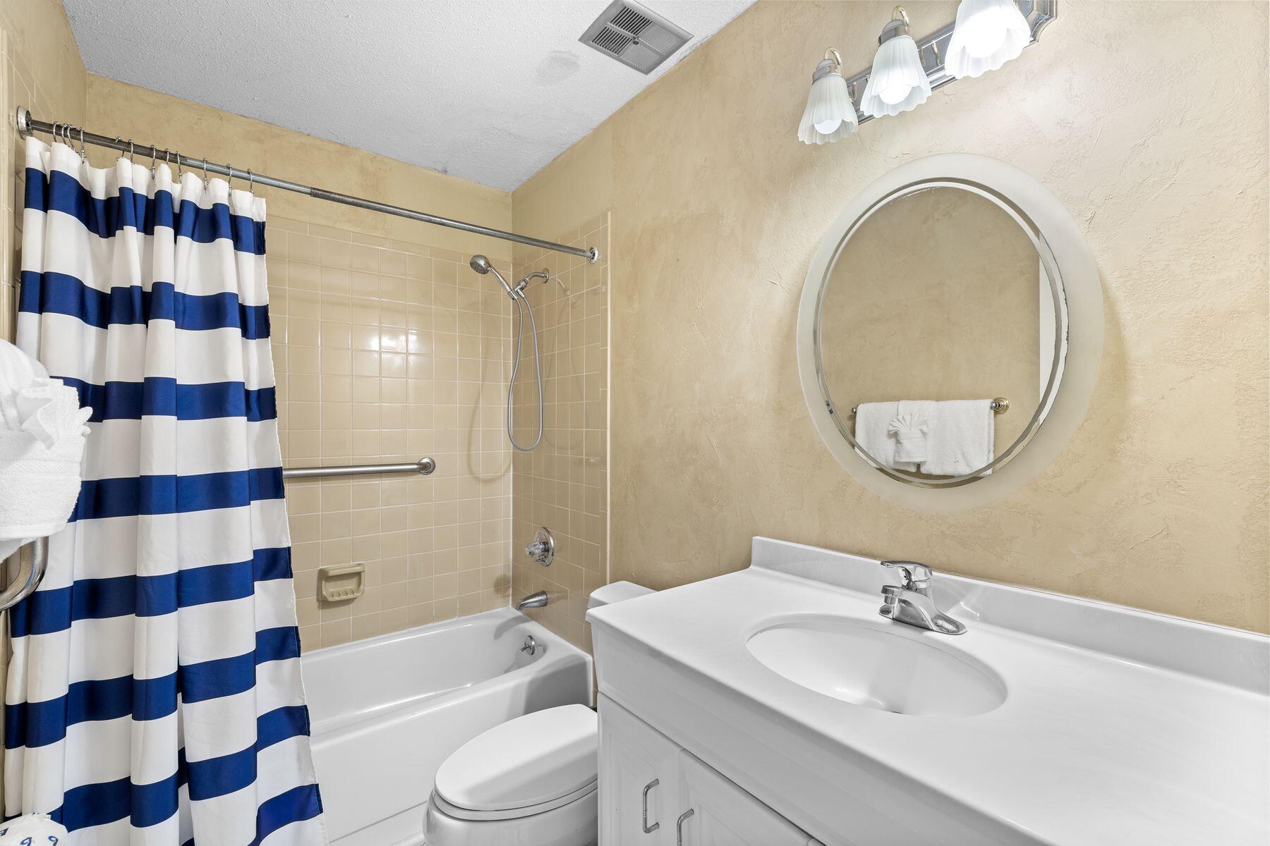 LINKSIDE VILLAGE UNIT 1 - Residential