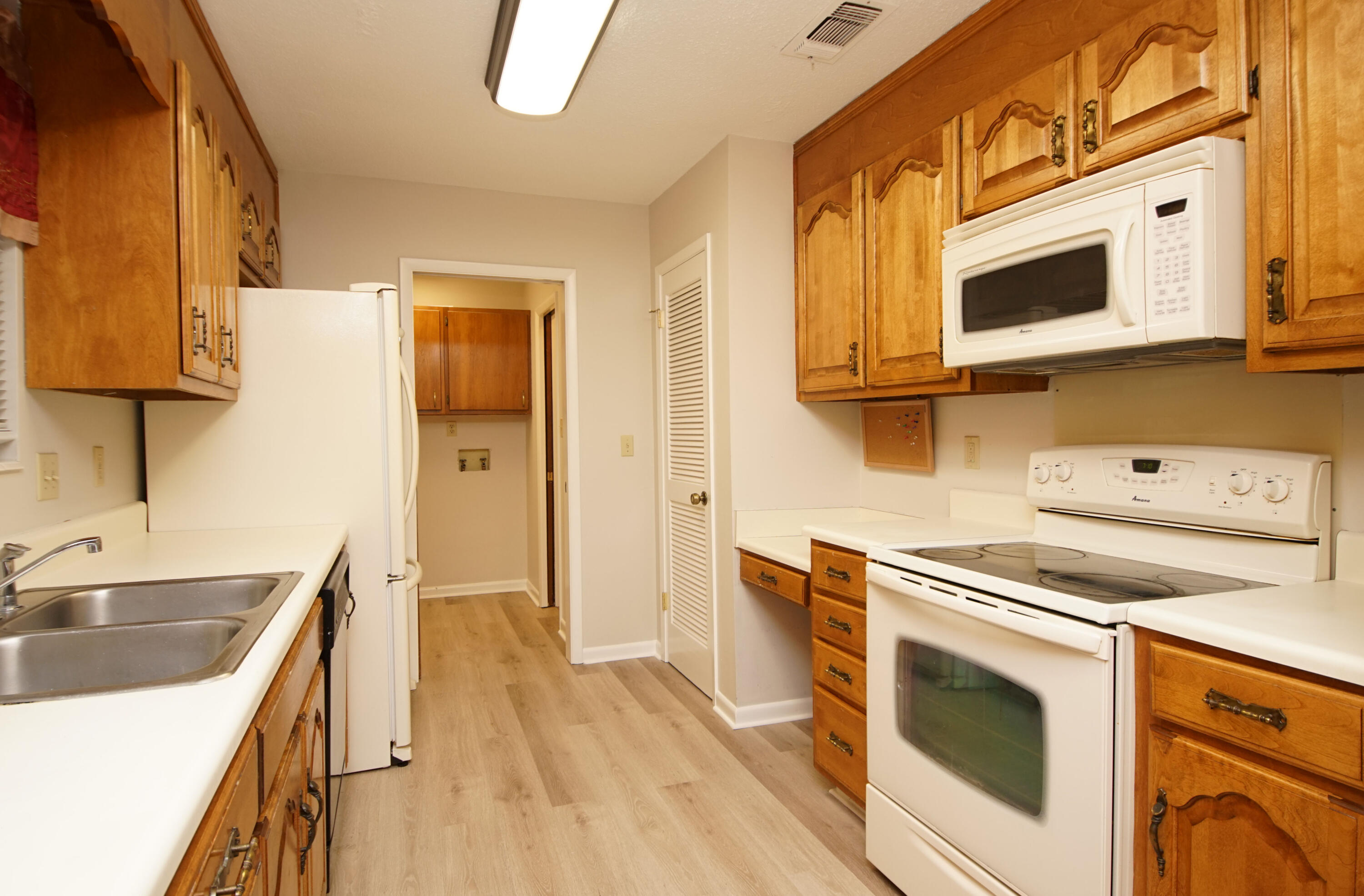 LAKE LORRAINE ESTATES 3 - Residential