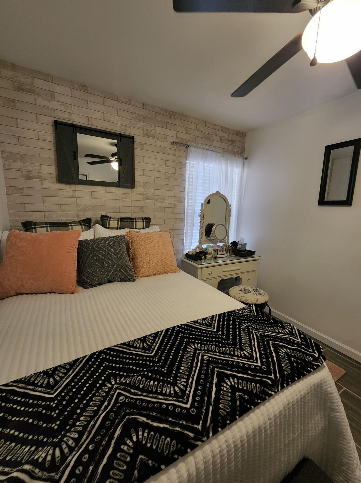 OAKWOOD LAKES ESTATES - Residential