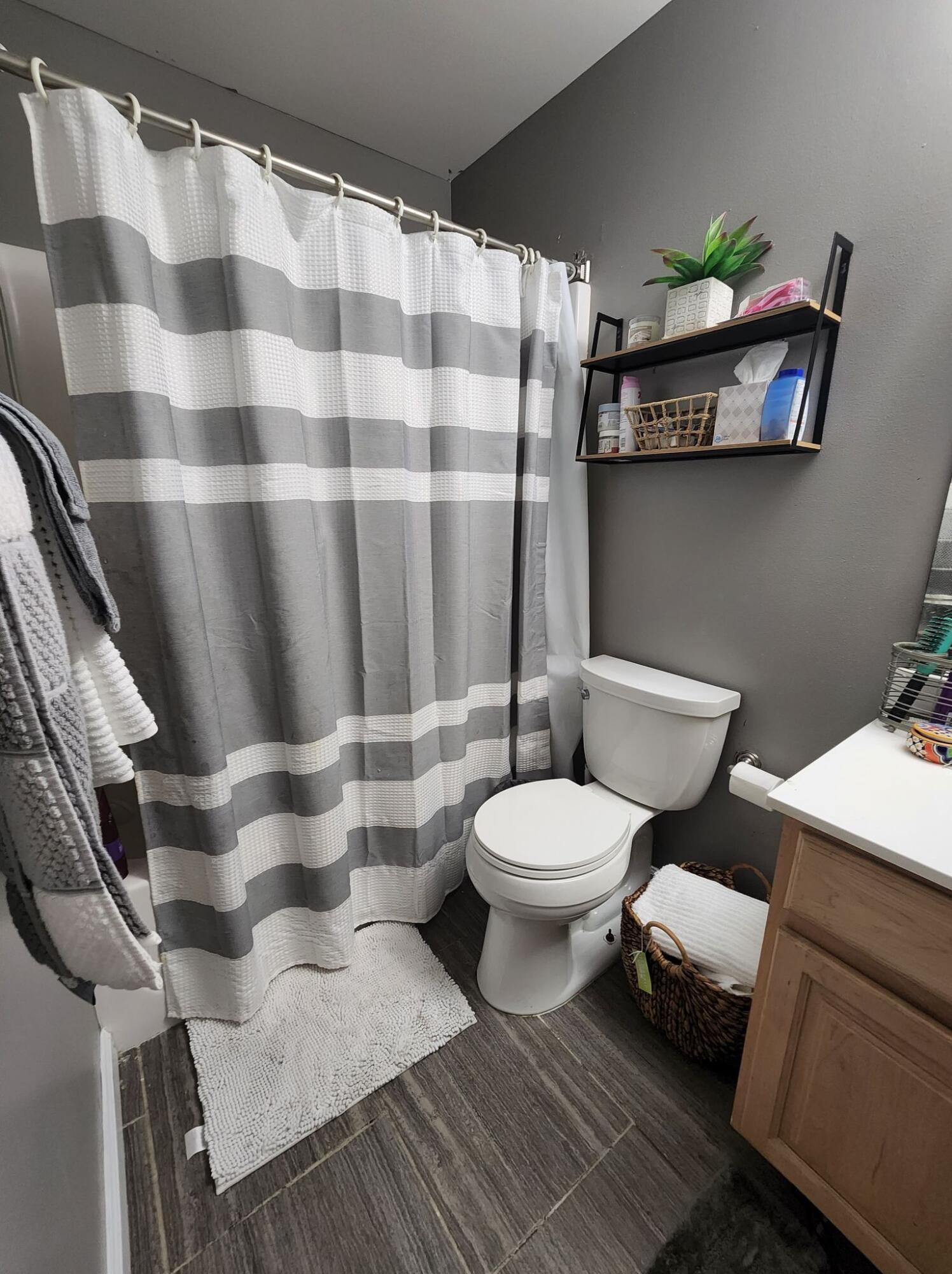 OAKWOOD LAKES ESTATES - Residential