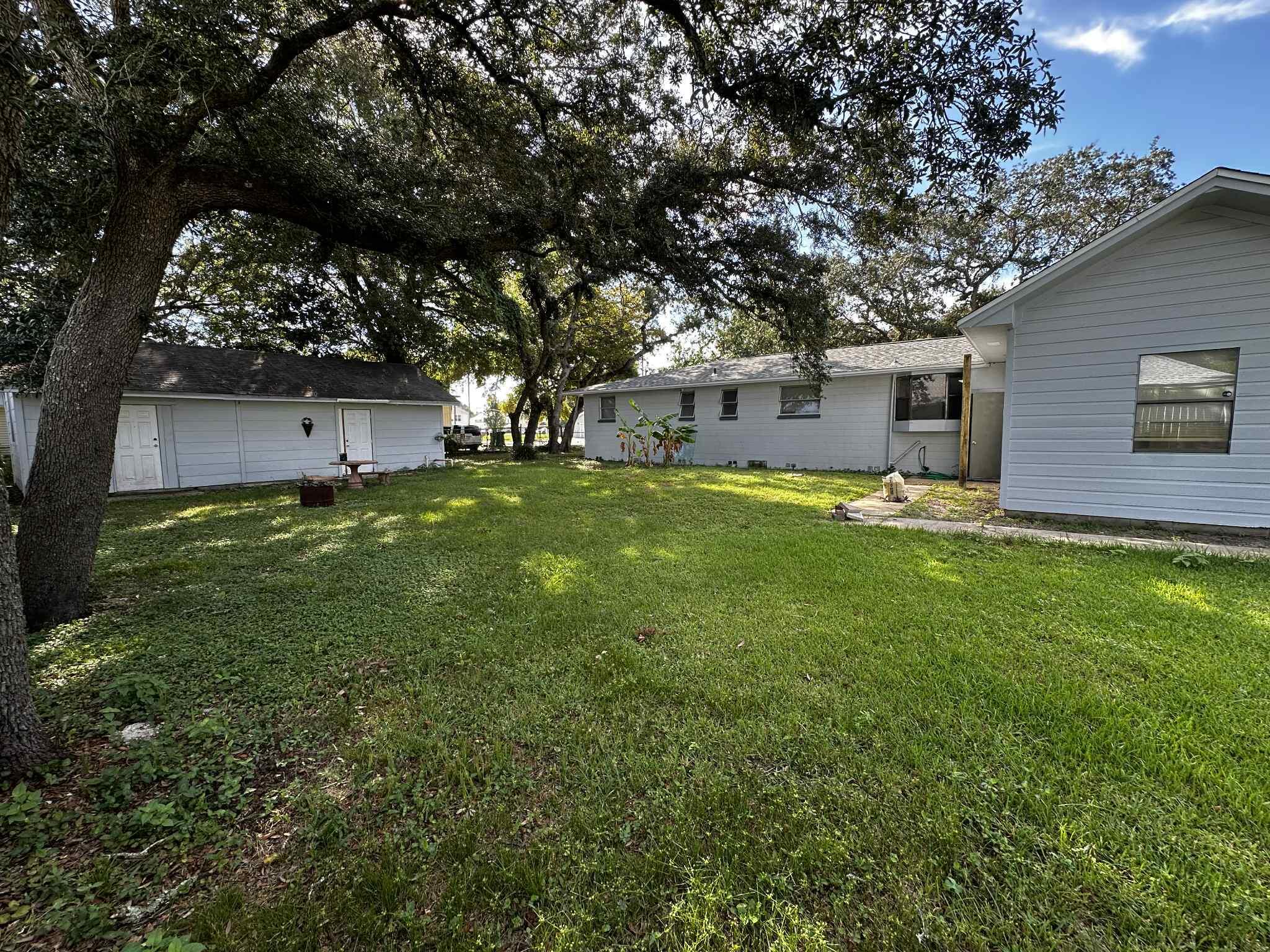 PARTIN BROOKS S/D LOT 9 AND S 36.5 FT OF LOT 10 - Residential Lease