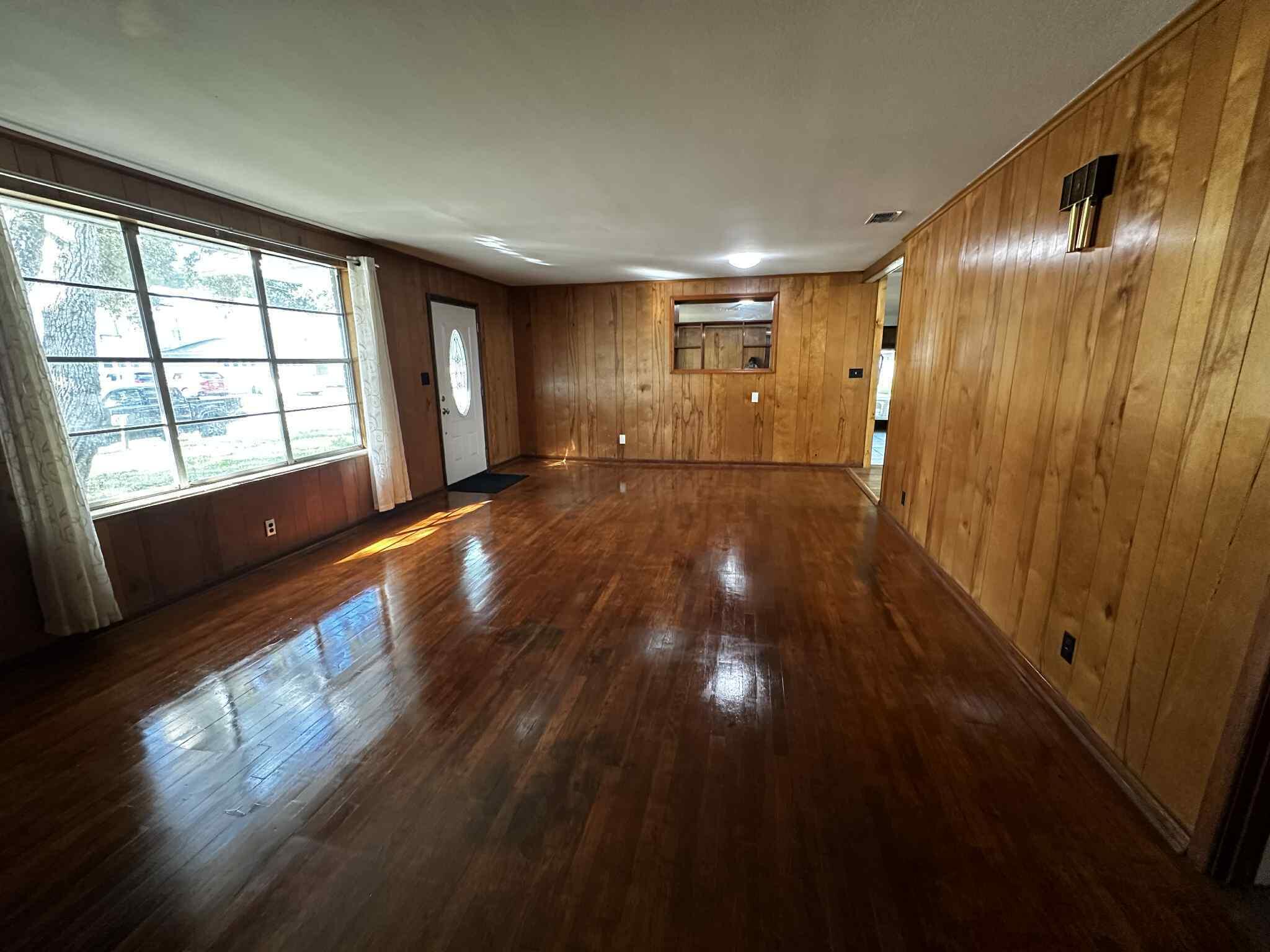 PARTIN BROOKS S/D LOT 9 AND S 36.5 FT OF LOT 10 - Residential Lease