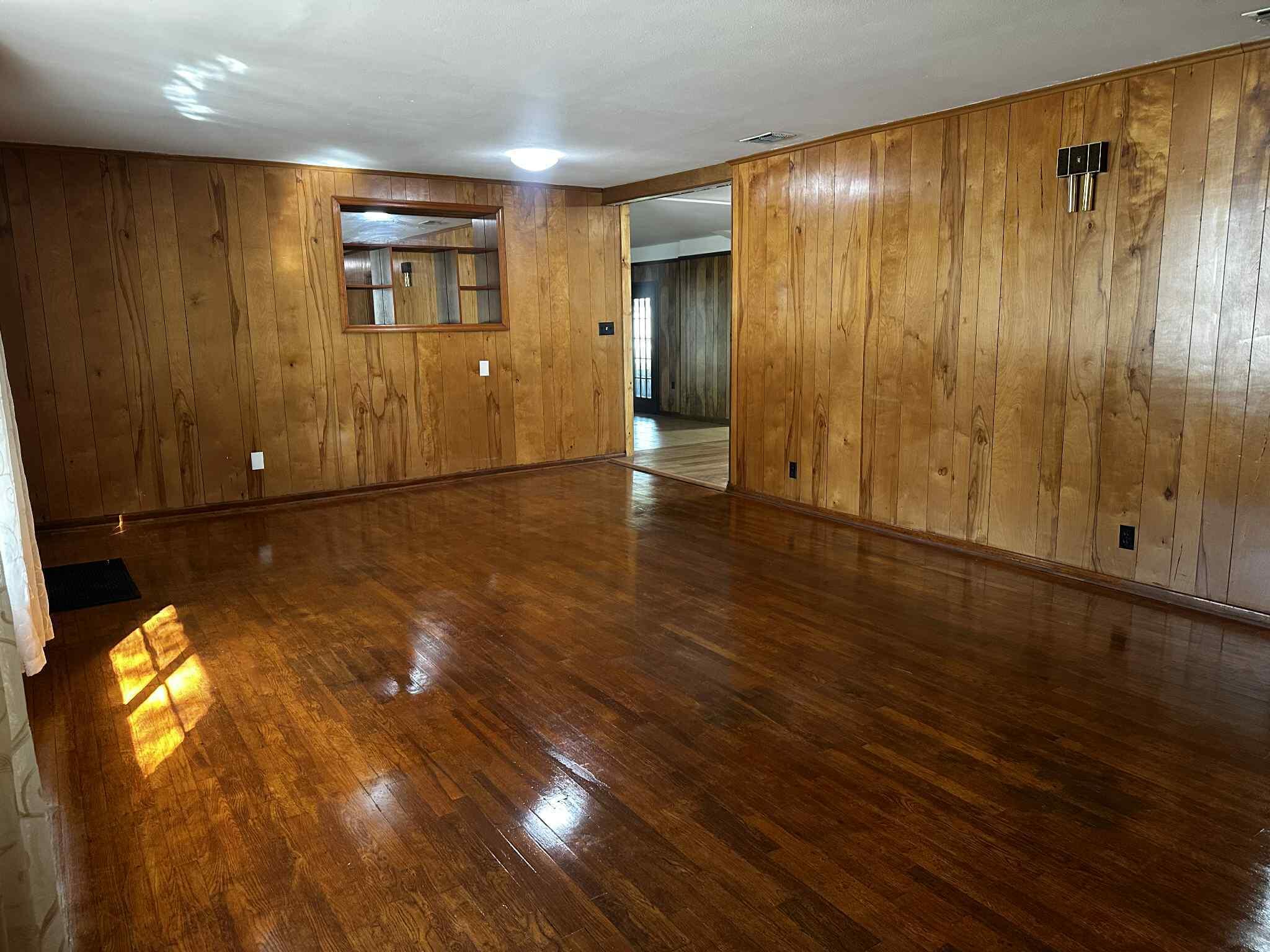 PARTIN BROOKS S/D LOT 9 AND S 36.5 FT OF LOT 10 - Residential Lease