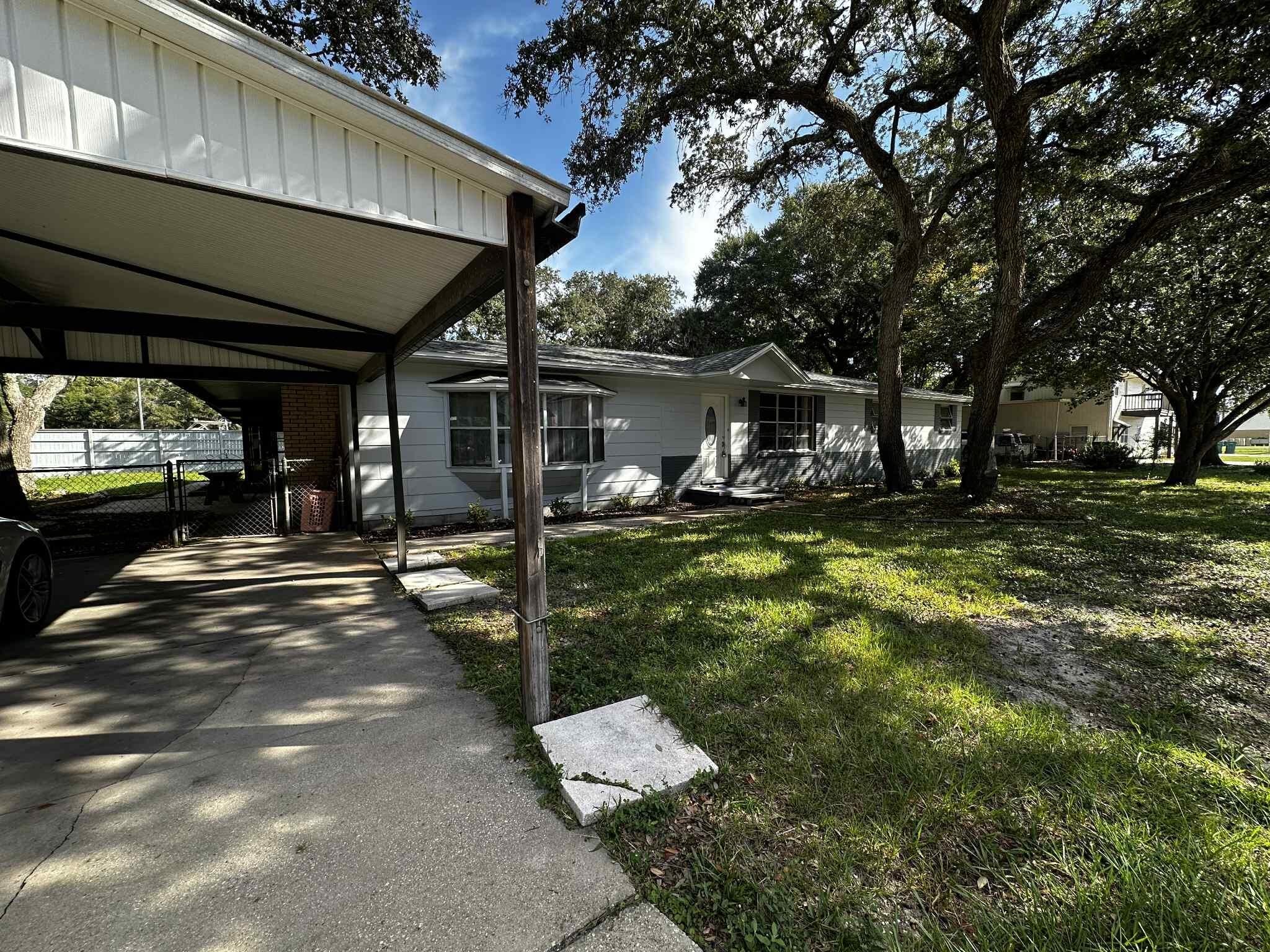 PARTIN BROOKS S/D LOT 9 AND S 36.5 FT OF LOT 10 - Residential Lease