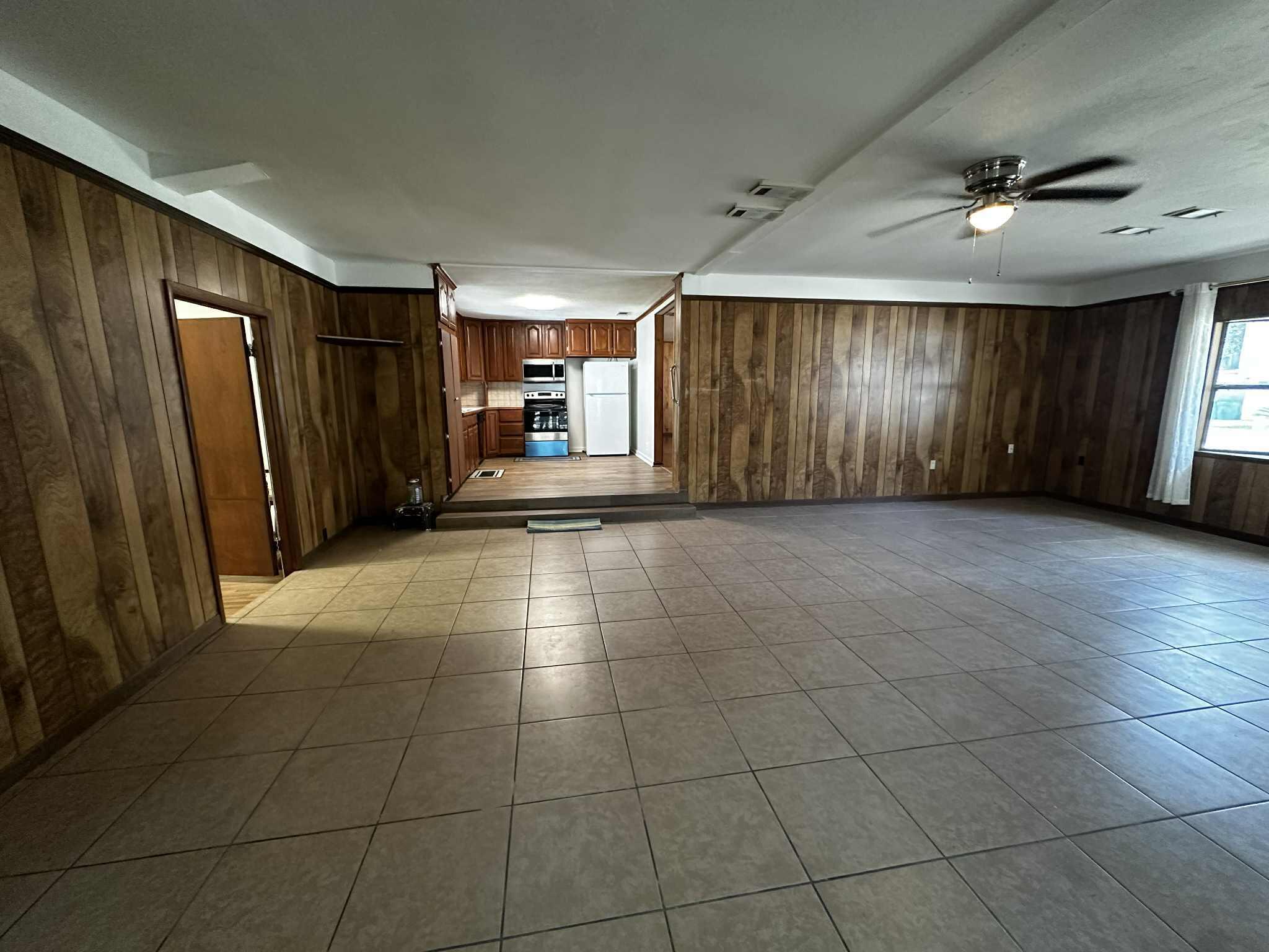 PARTIN BROOKS S/D LOT 9 AND S 36.5 FT OF LOT 10 - Residential Lease