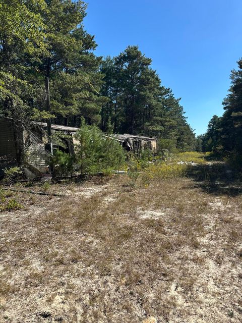 A home in DeFuniak Springs