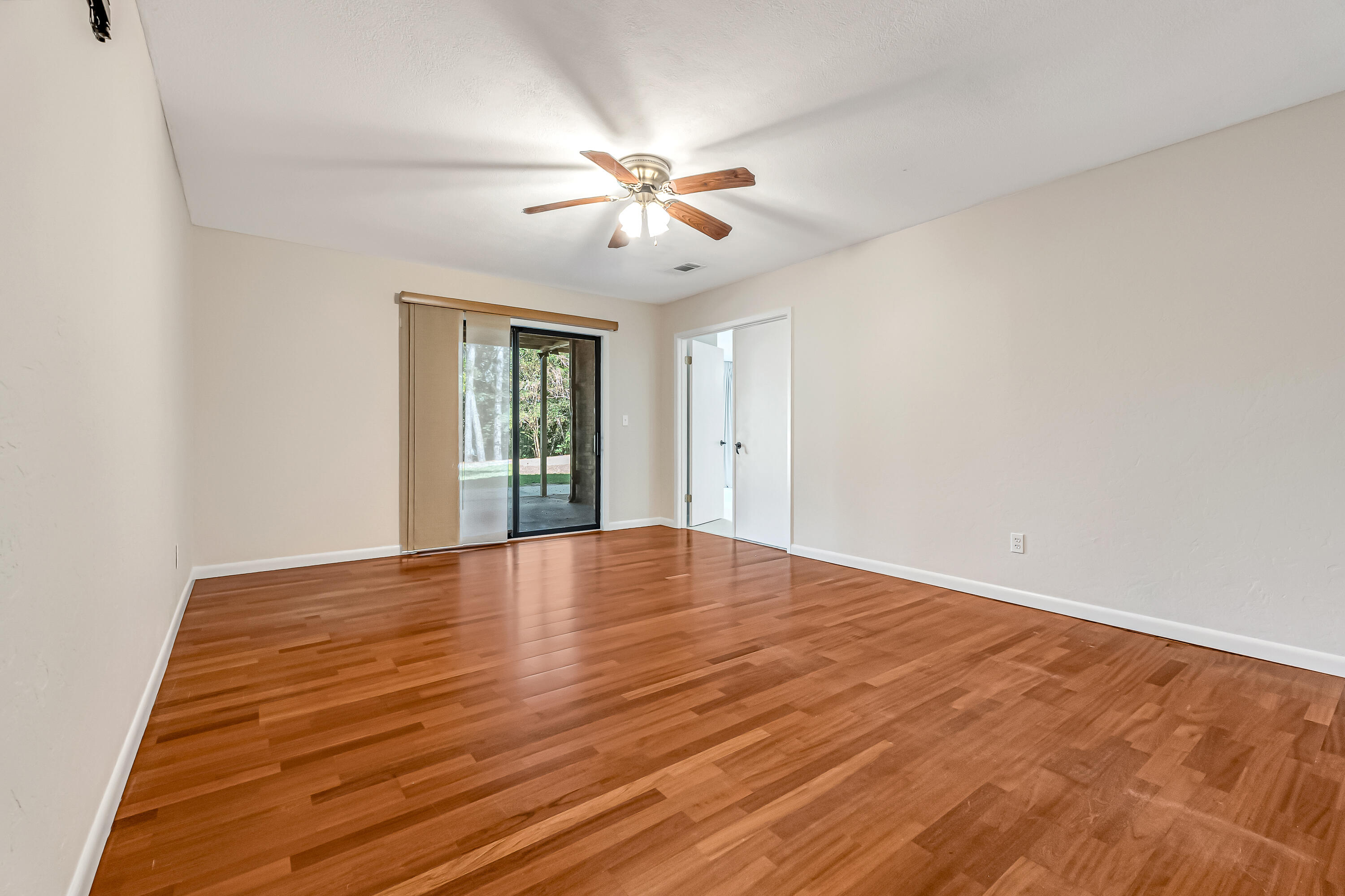 Rocky Bayou Cc Est 3 - Residential Lease