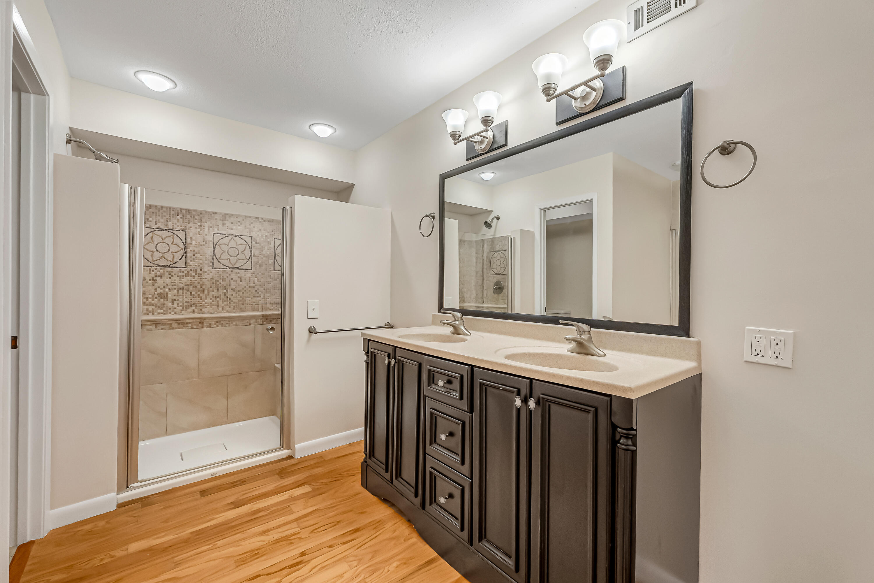 Rocky Bayou Cc Est 3 - Residential Lease