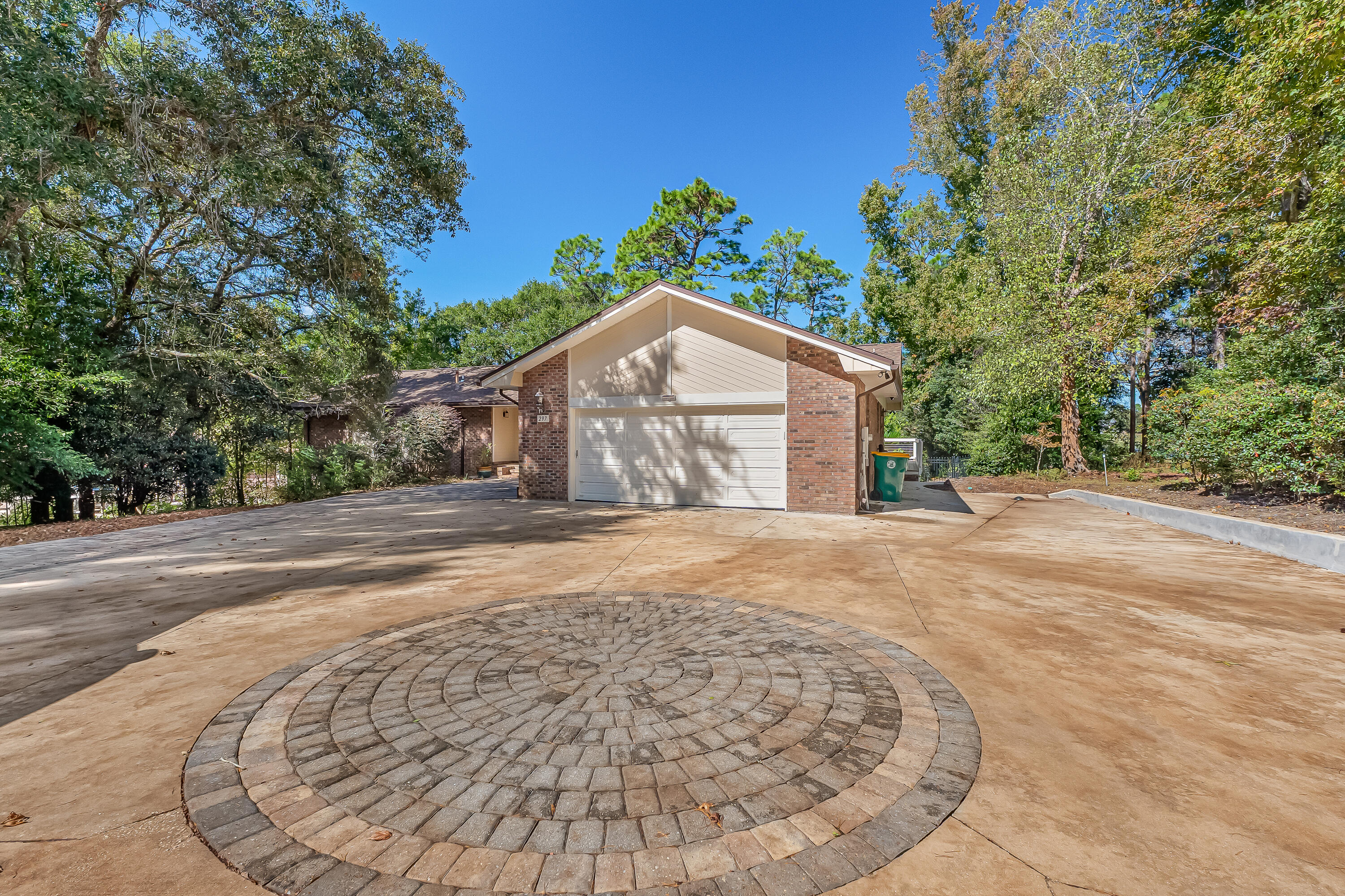 Rocky Bayou Cc Est 3 - Residential Lease