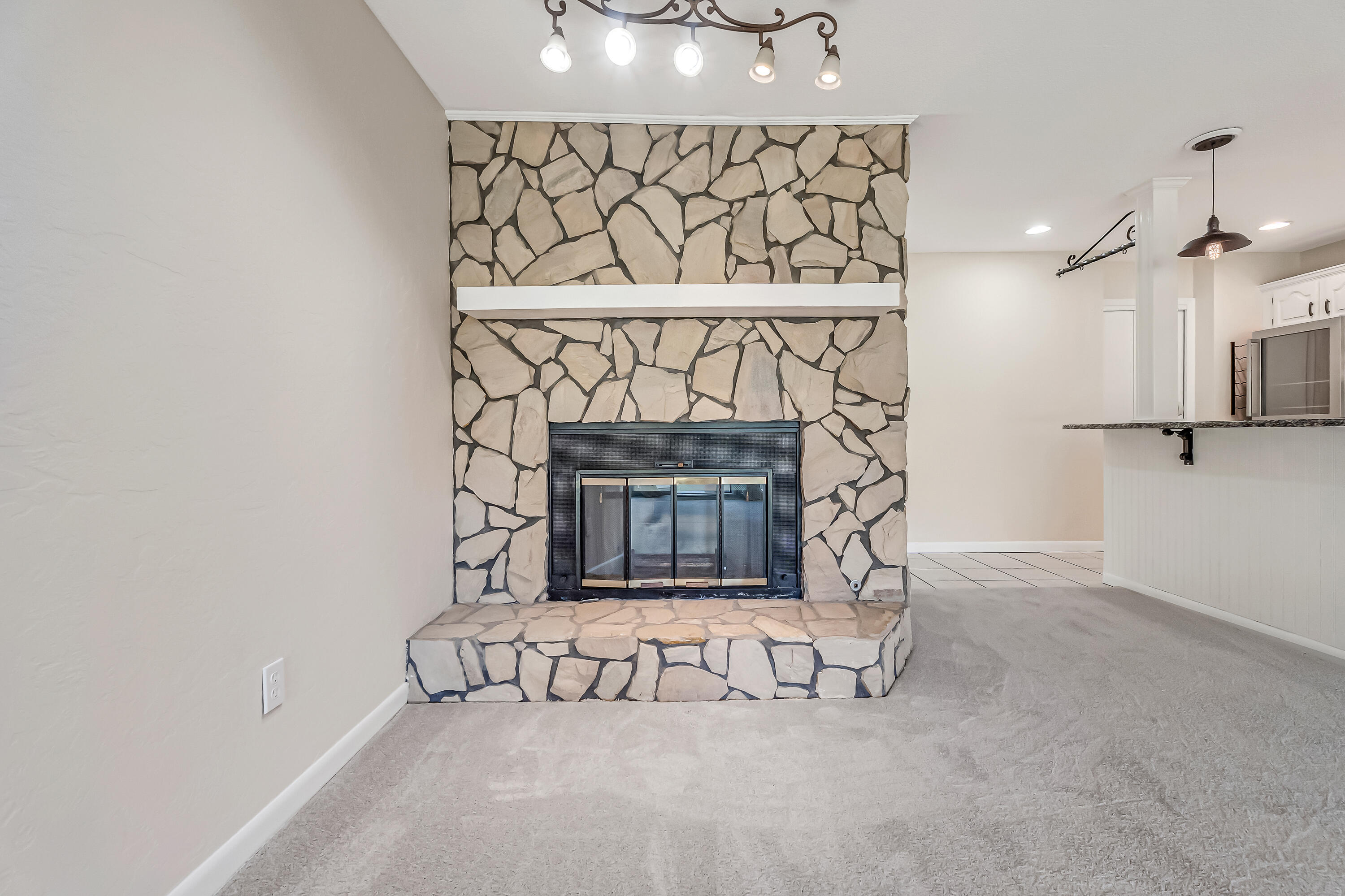 Rocky Bayou Cc Est 3 - Residential Lease