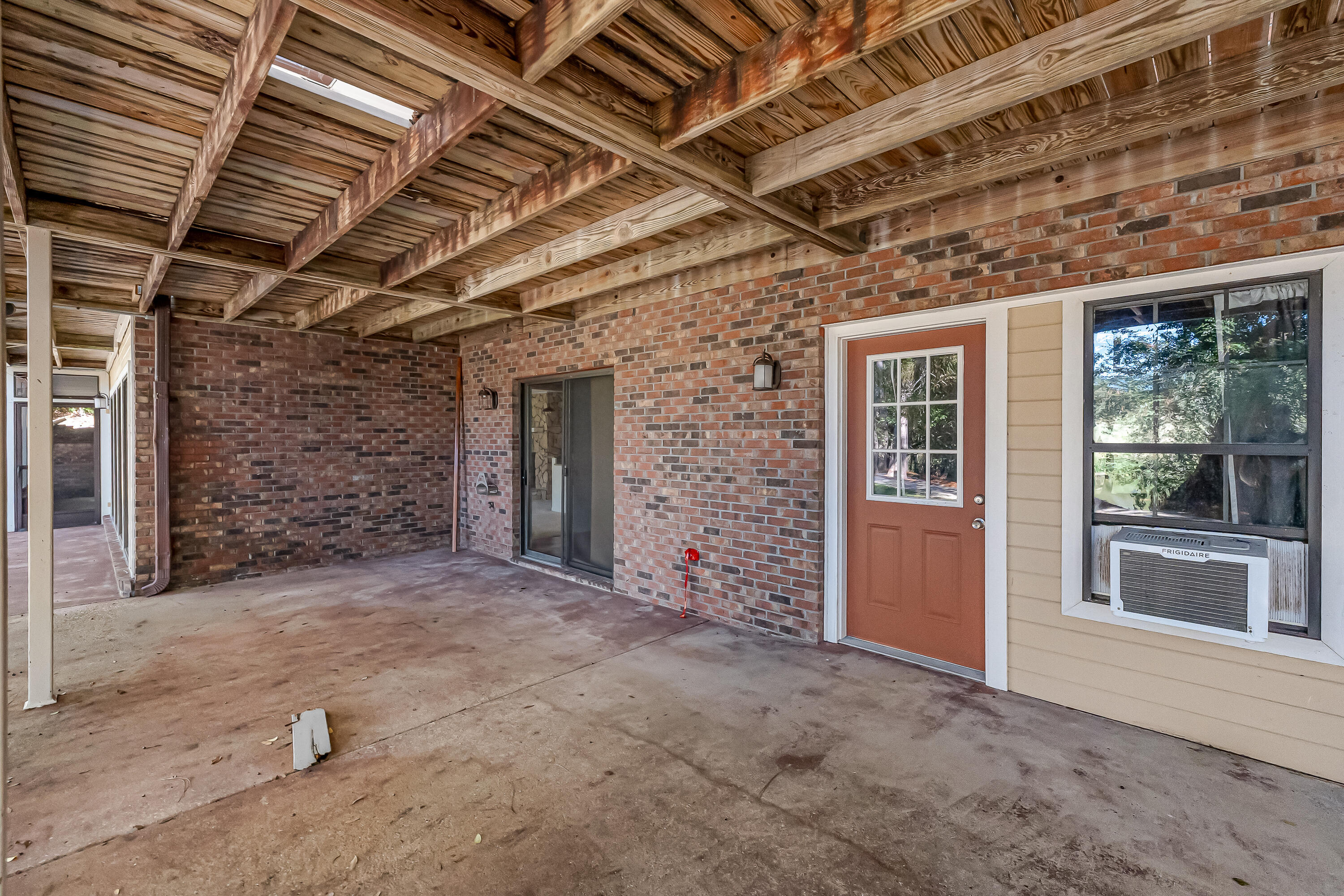 Rocky Bayou Cc Est 3 - Residential Lease