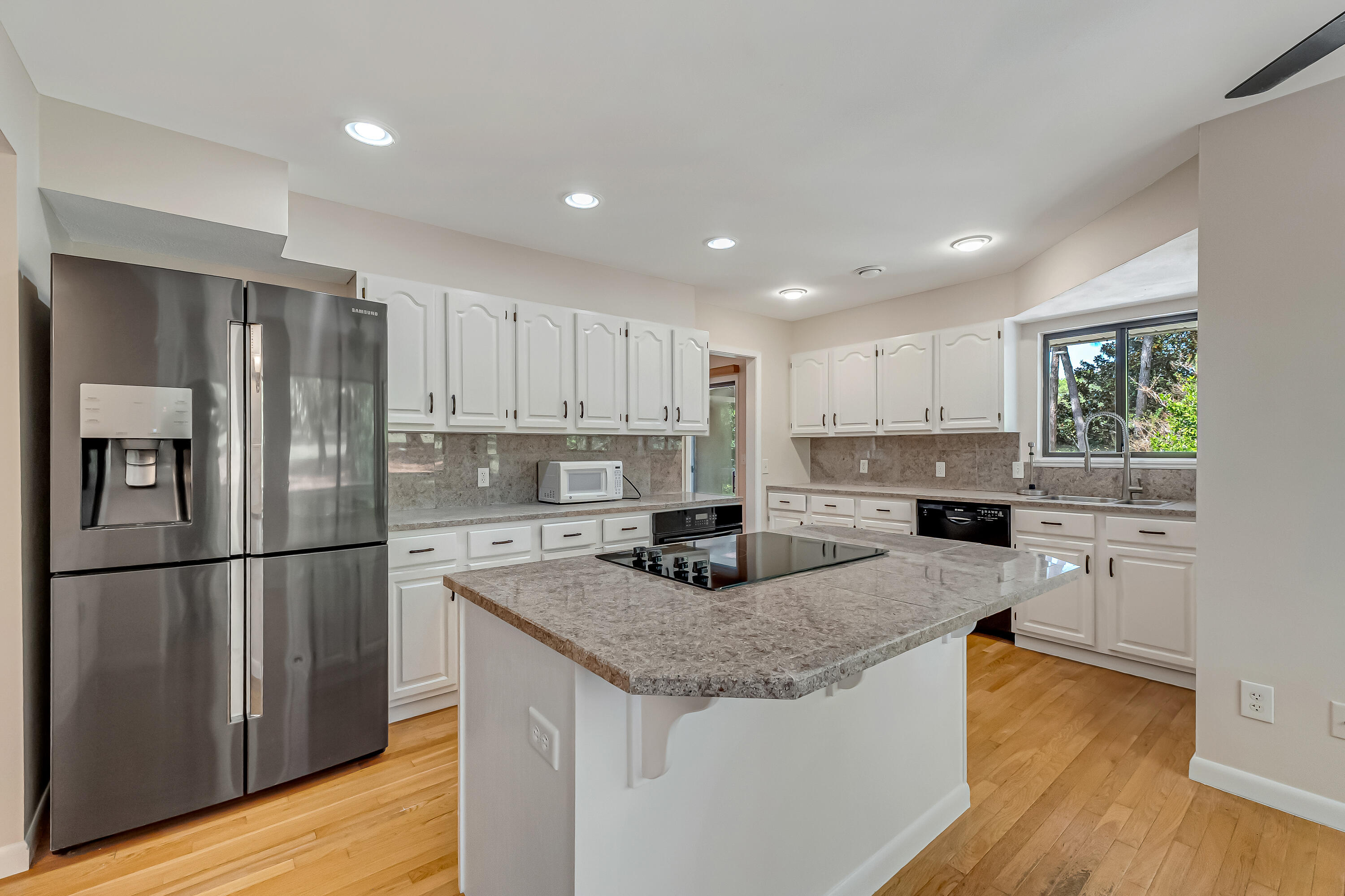 Rocky Bayou Cc Est 3 - Residential Lease