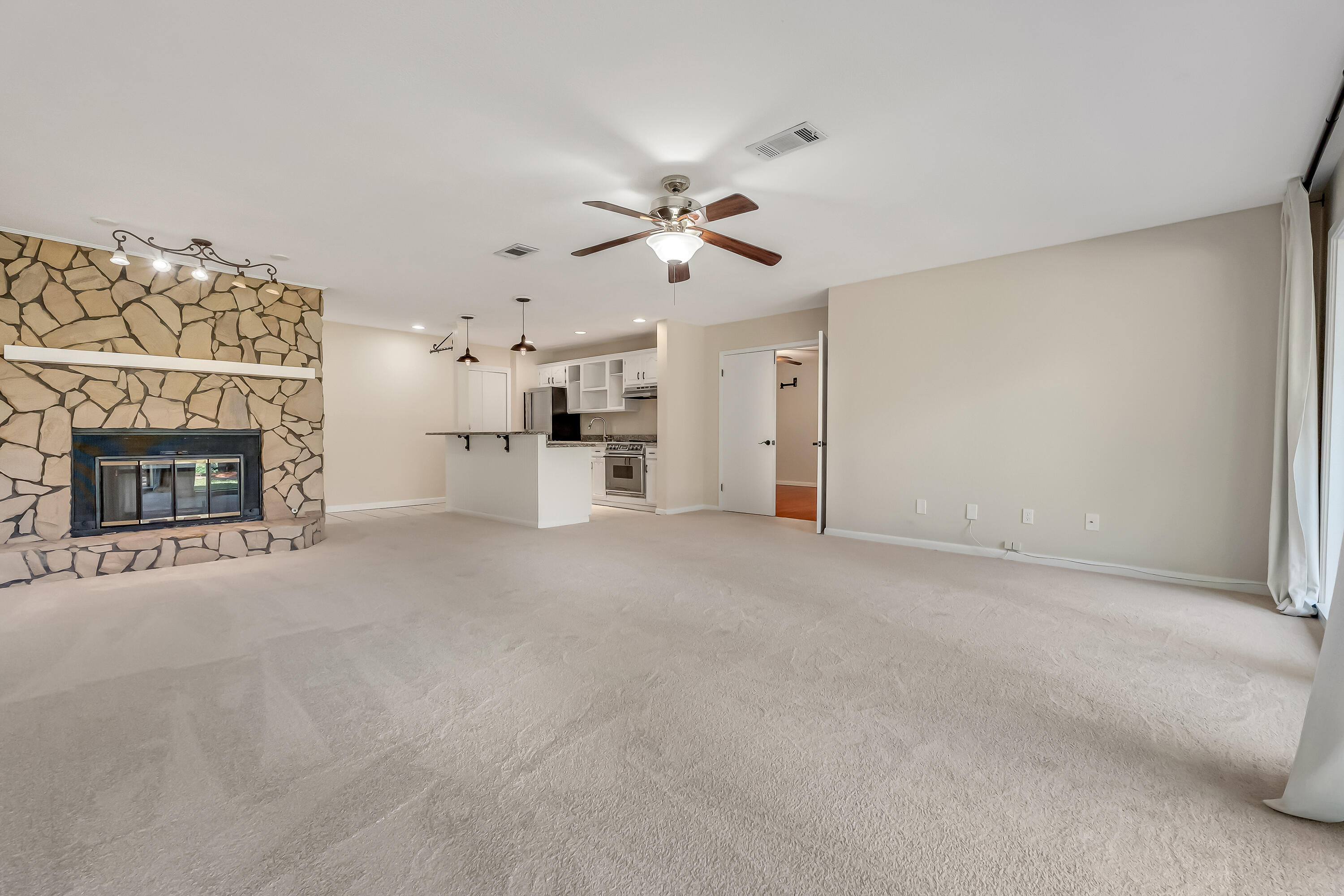 Rocky Bayou Cc Est 3 - Residential Lease