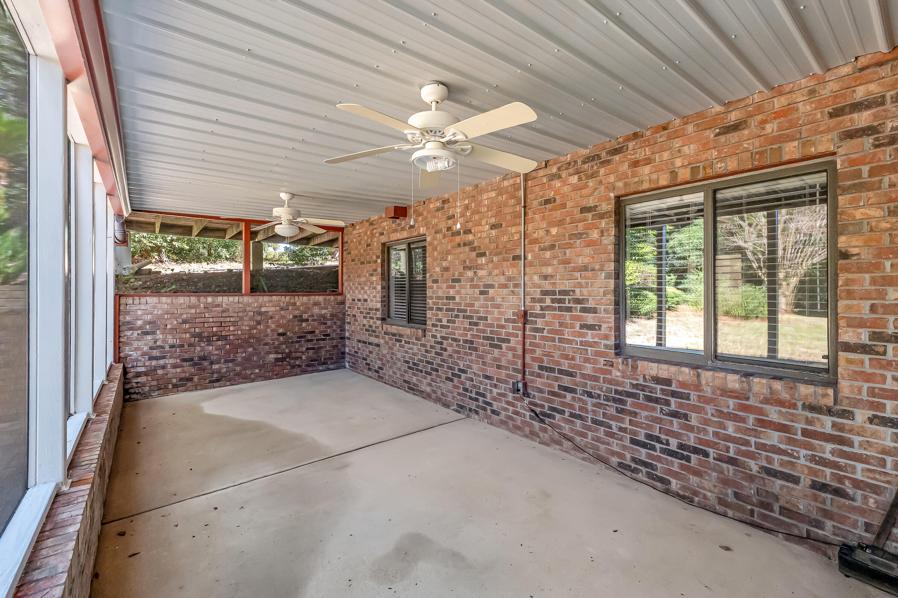 Rocky Bayou Cc Est 3 - Residential Lease