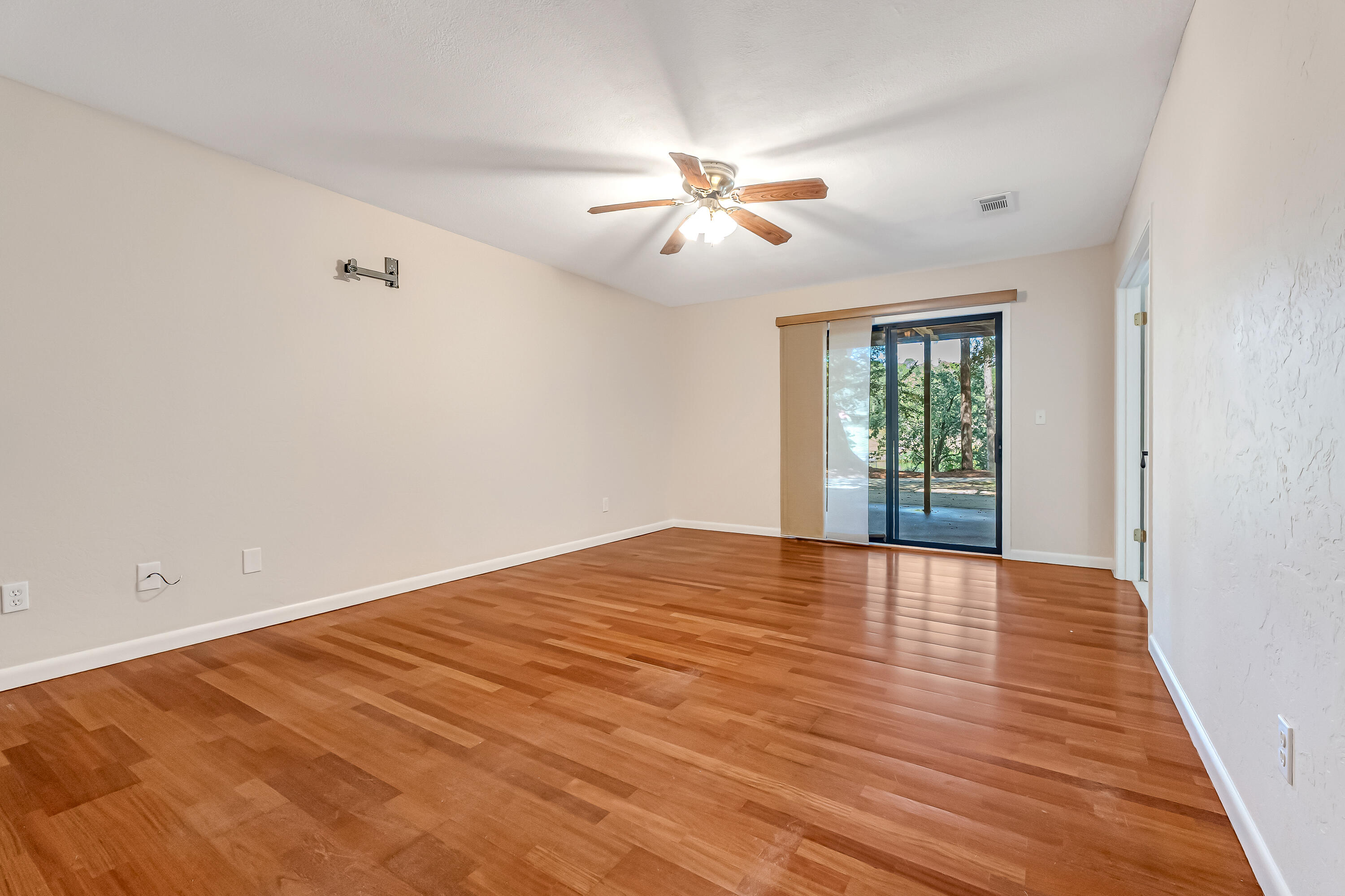 Rocky Bayou Cc Est 3 - Residential Lease