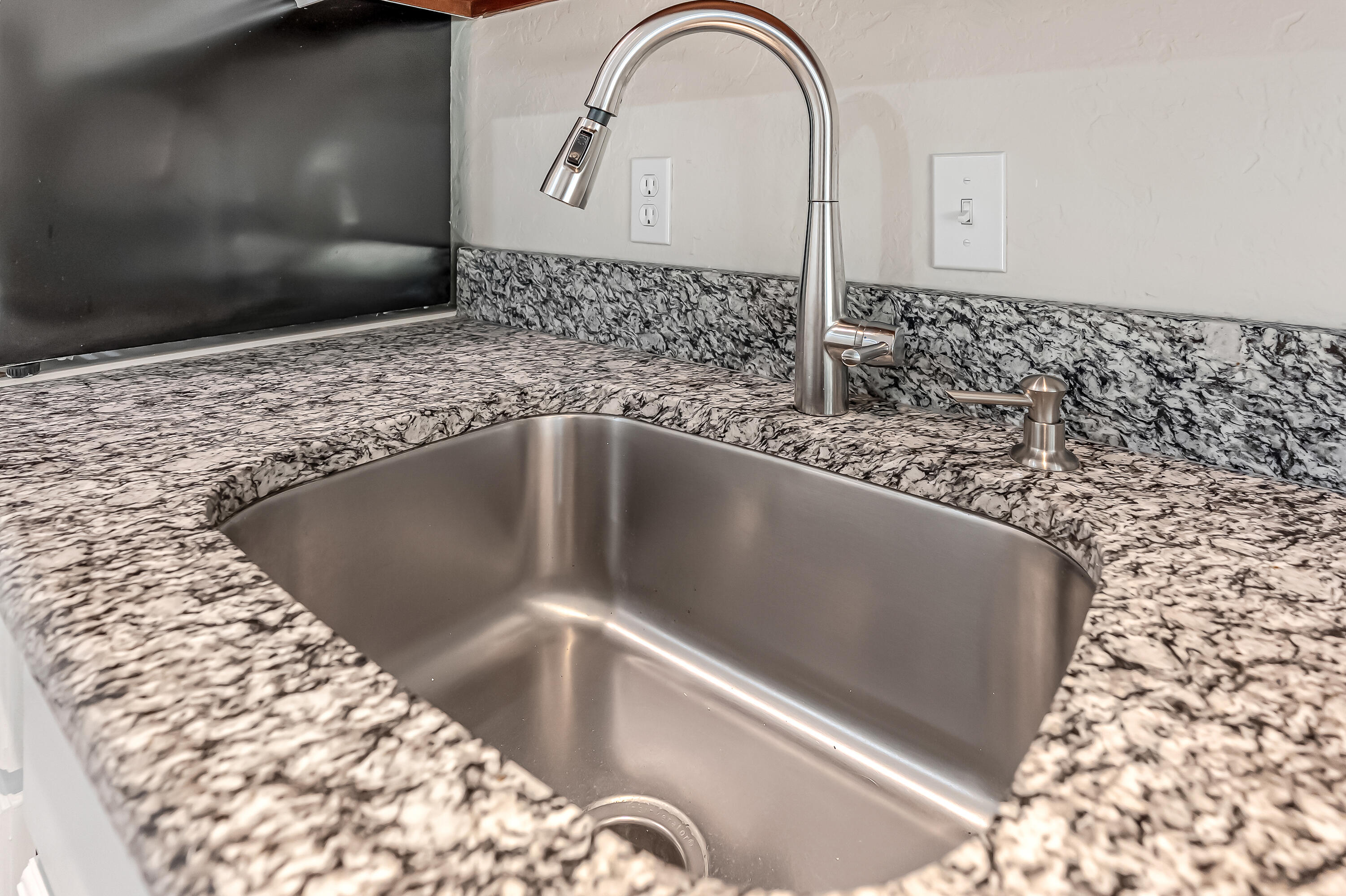 Rocky Bayou Cc Est 3 - Residential Lease