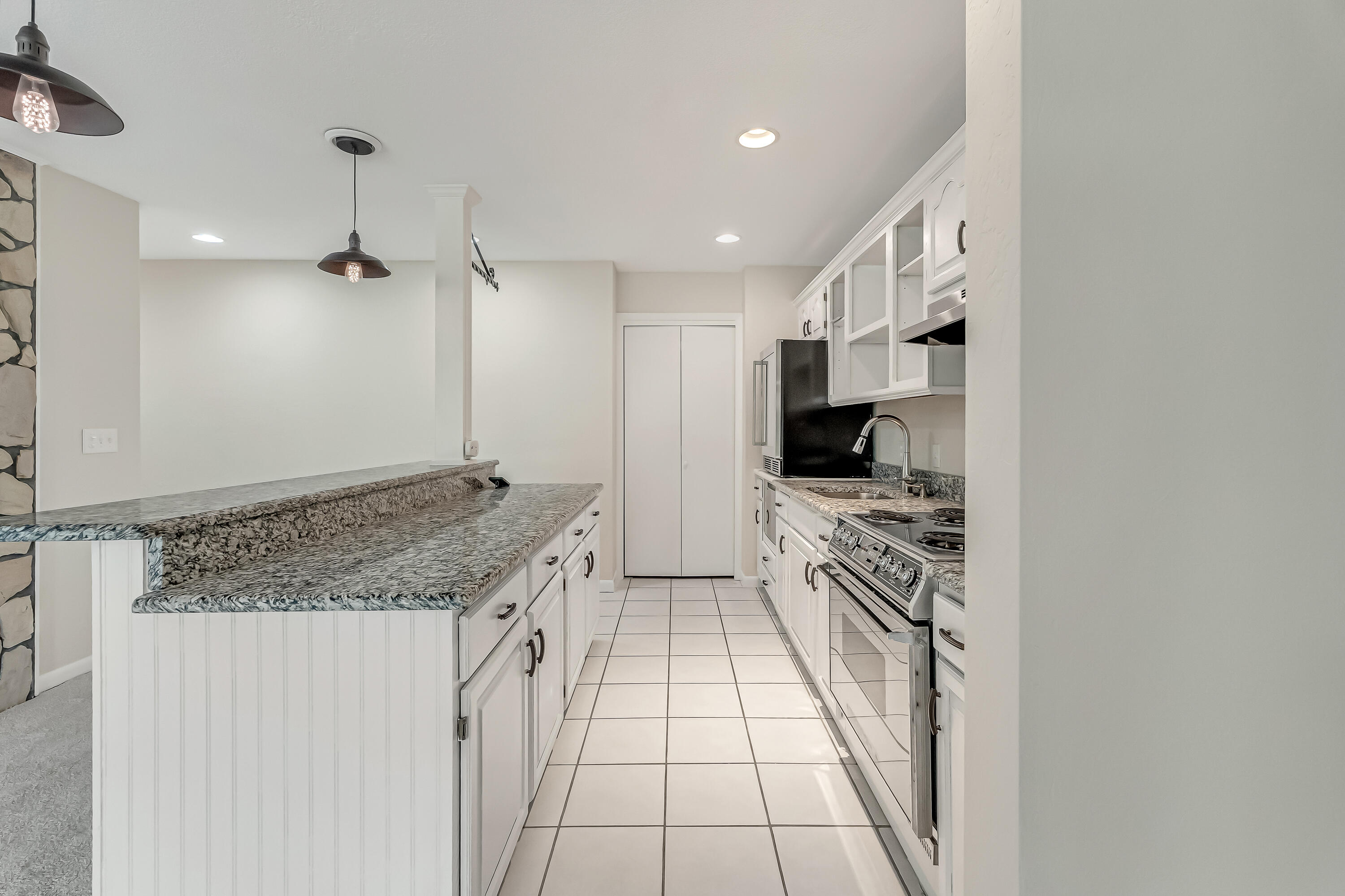 Rocky Bayou Cc Est 3 - Residential Lease