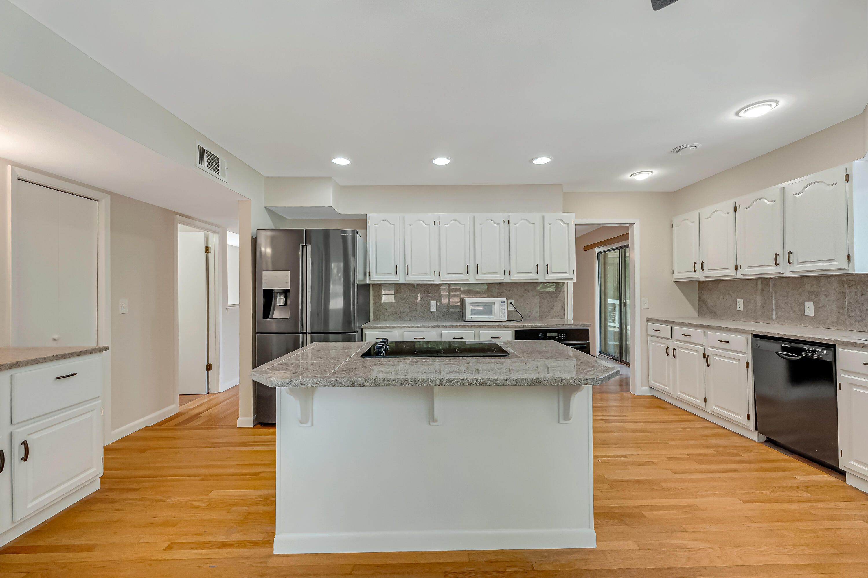 Rocky Bayou Cc Est 3 - Residential Lease