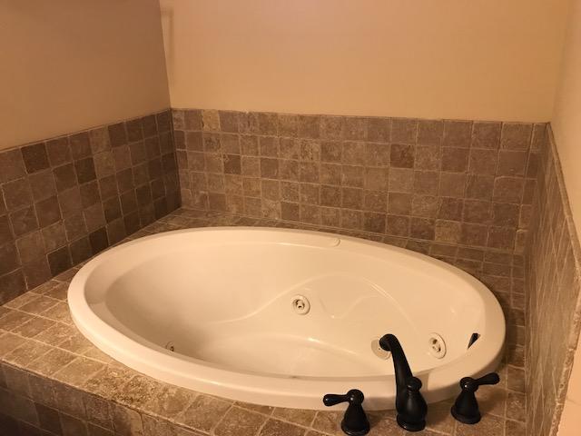 VALPARAISO PINECREST 6 - Residential Lease