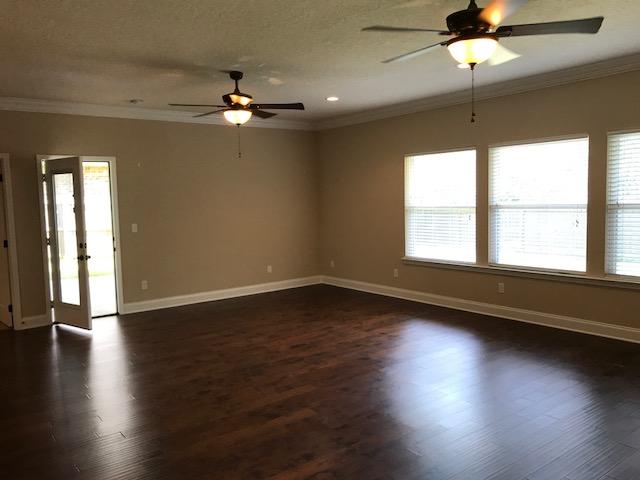 VALPARAISO PINECREST 6 - Residential Lease