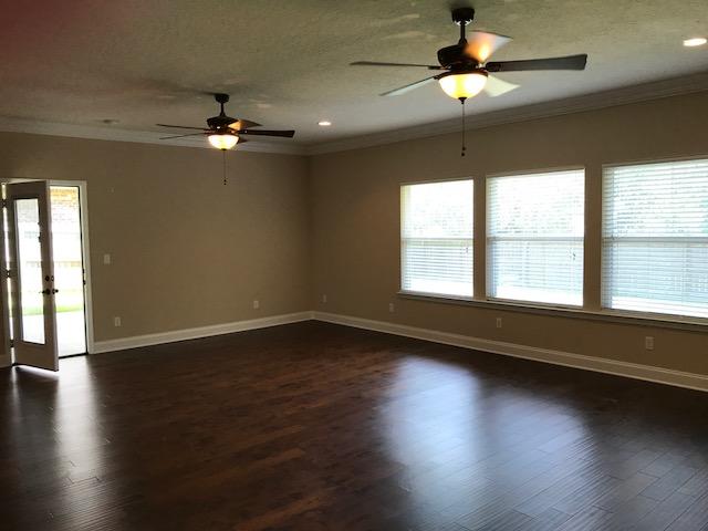 VALPARAISO PINECREST 6 - Residential Lease