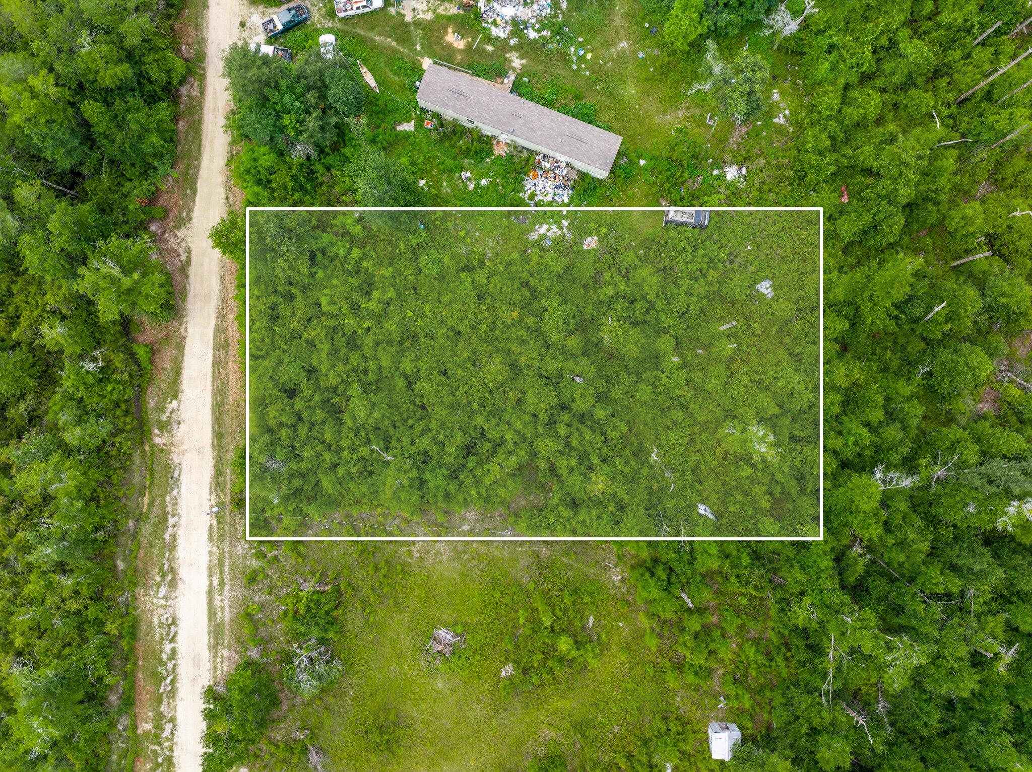 Great lot near Deerpoint Lake access at David W Hutchison Park .5 miles away. Excellent opportunity for a new build or manufactured home. Reasonably priced for starter home.