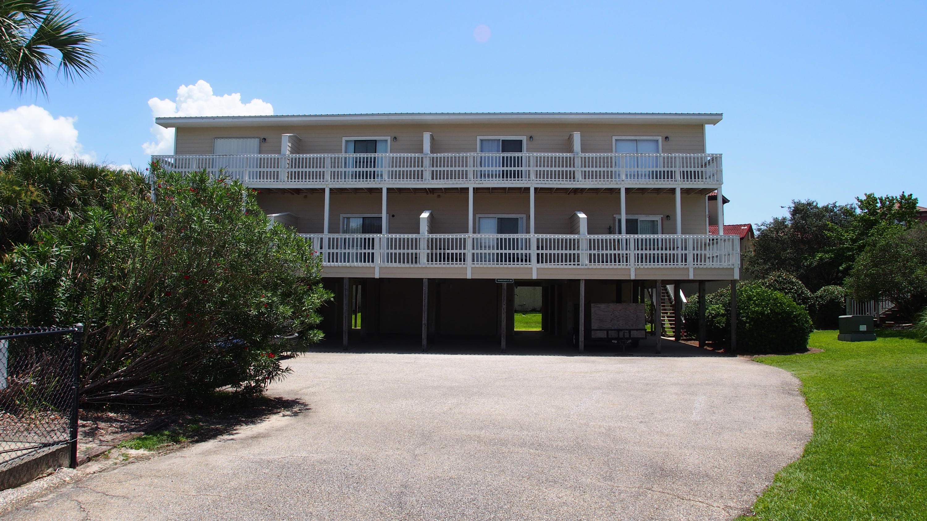 SANDCASTLES BY THE SEA T/H PH 1 - Residential