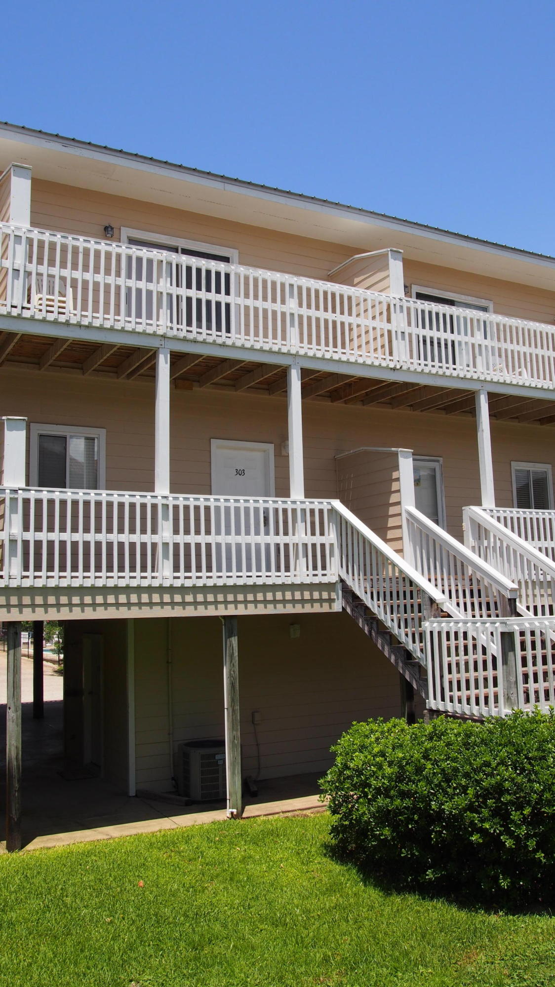 SANDCASTLES BY THE SEA T/H PH 1 - Residential