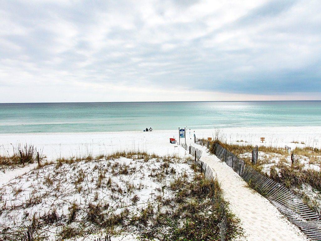 VILLAGES OF CRYSTAL BEACH - Residential