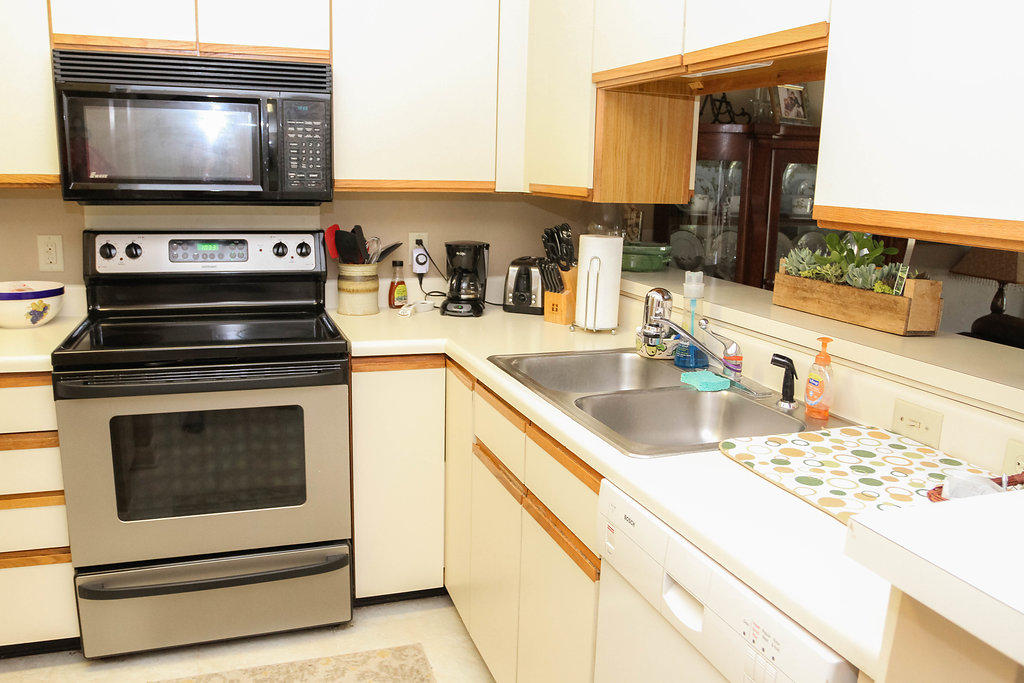 LAKESIDE CONDO AT BLUEWATER BAY - Residential