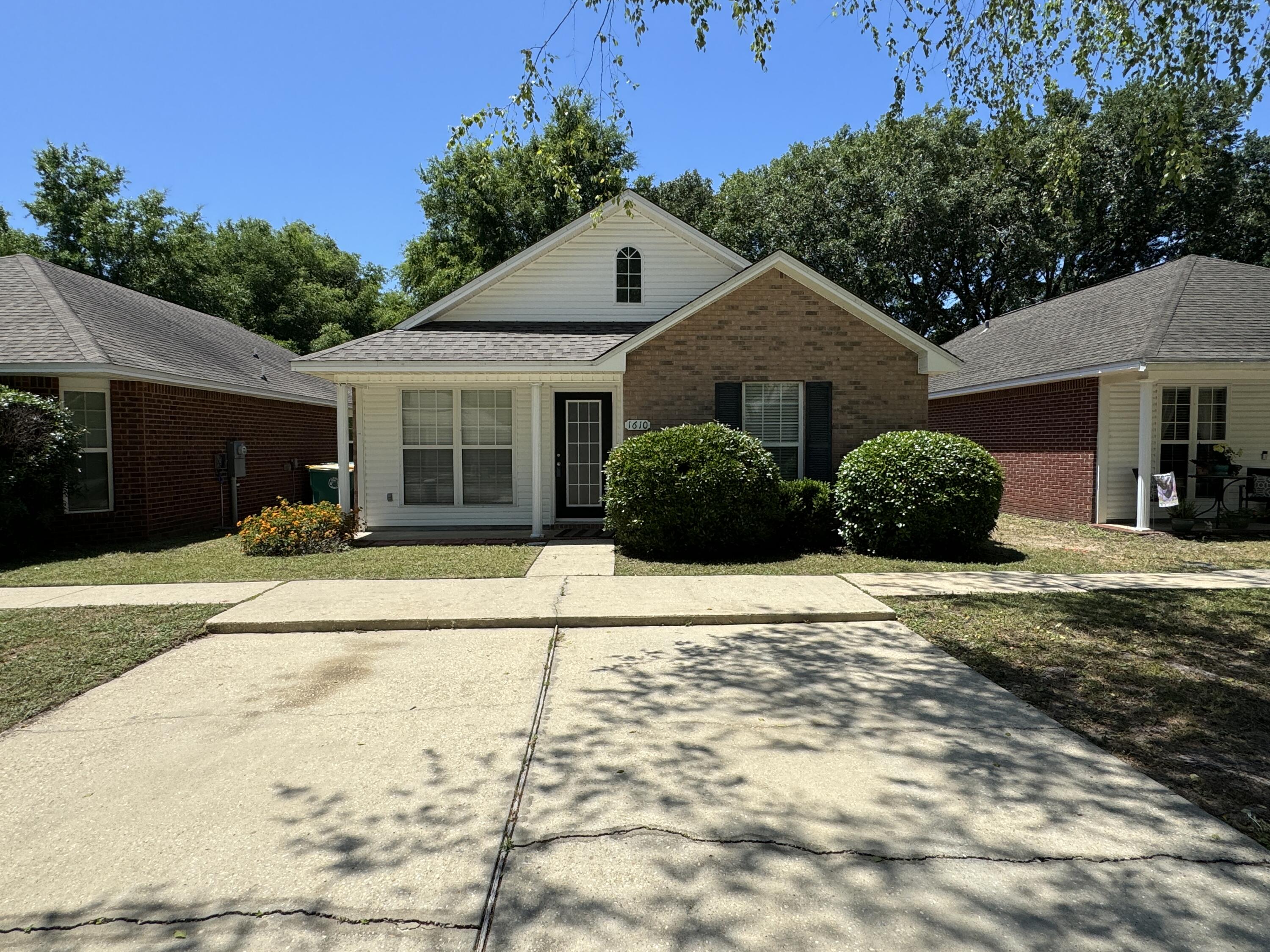 THE BUNGALOWS AT BLUEWATER BAY - Residential Lease