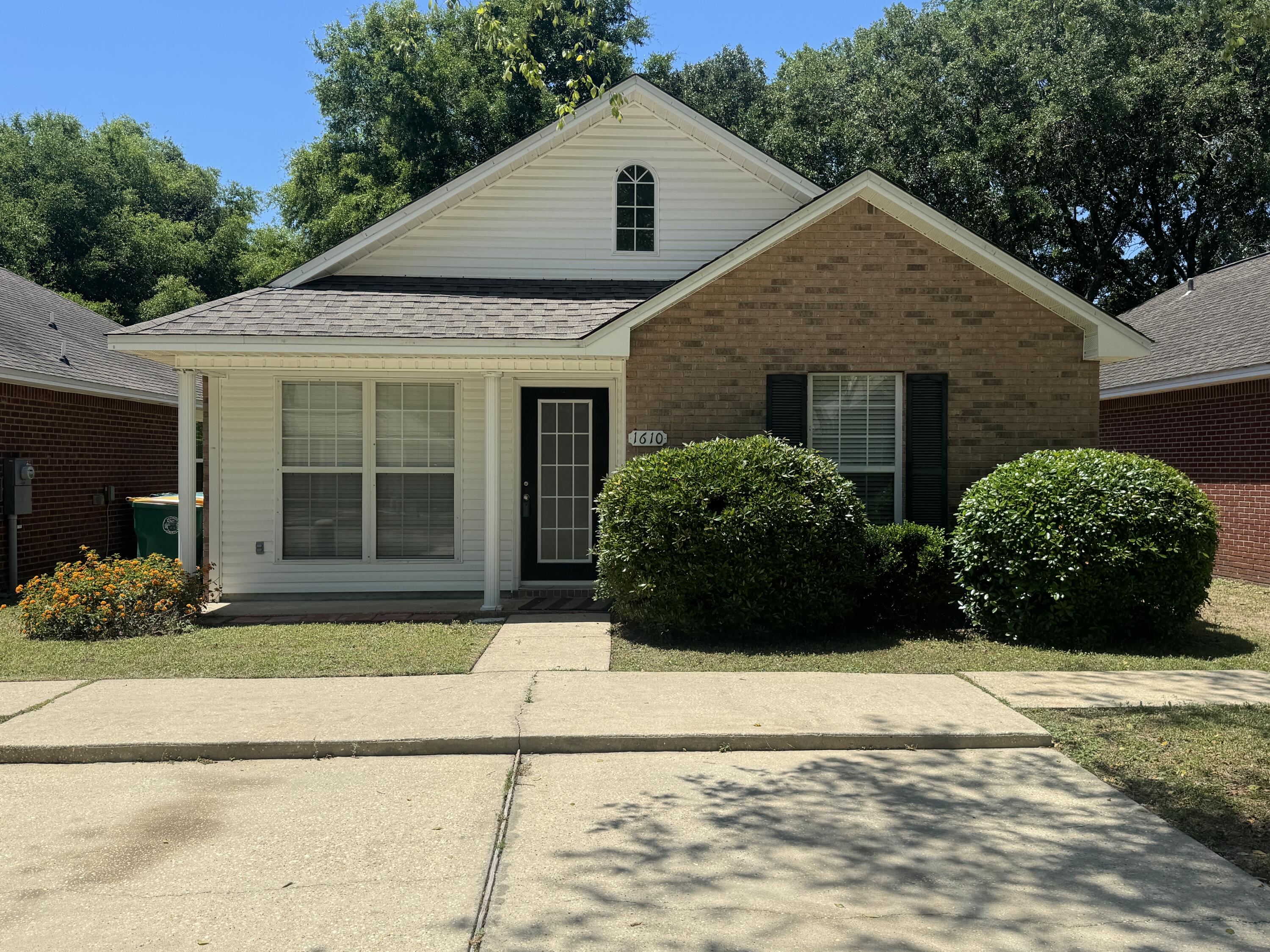 THE BUNGALOWS AT BLUEWATER BAY - Residential Lease